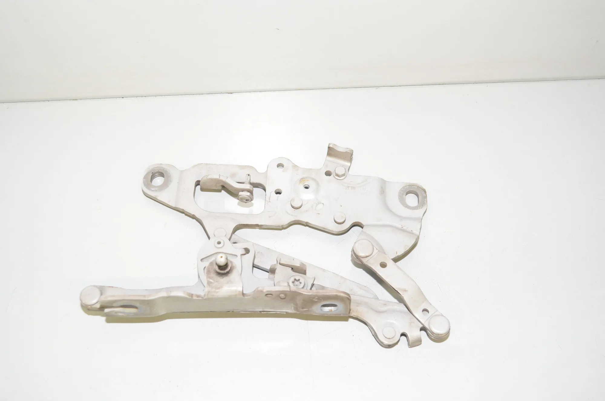 Front Left Bonnet Hinge – OEM 7249887 · BMW 5 Touring (F11) 530 d xDrive 2013