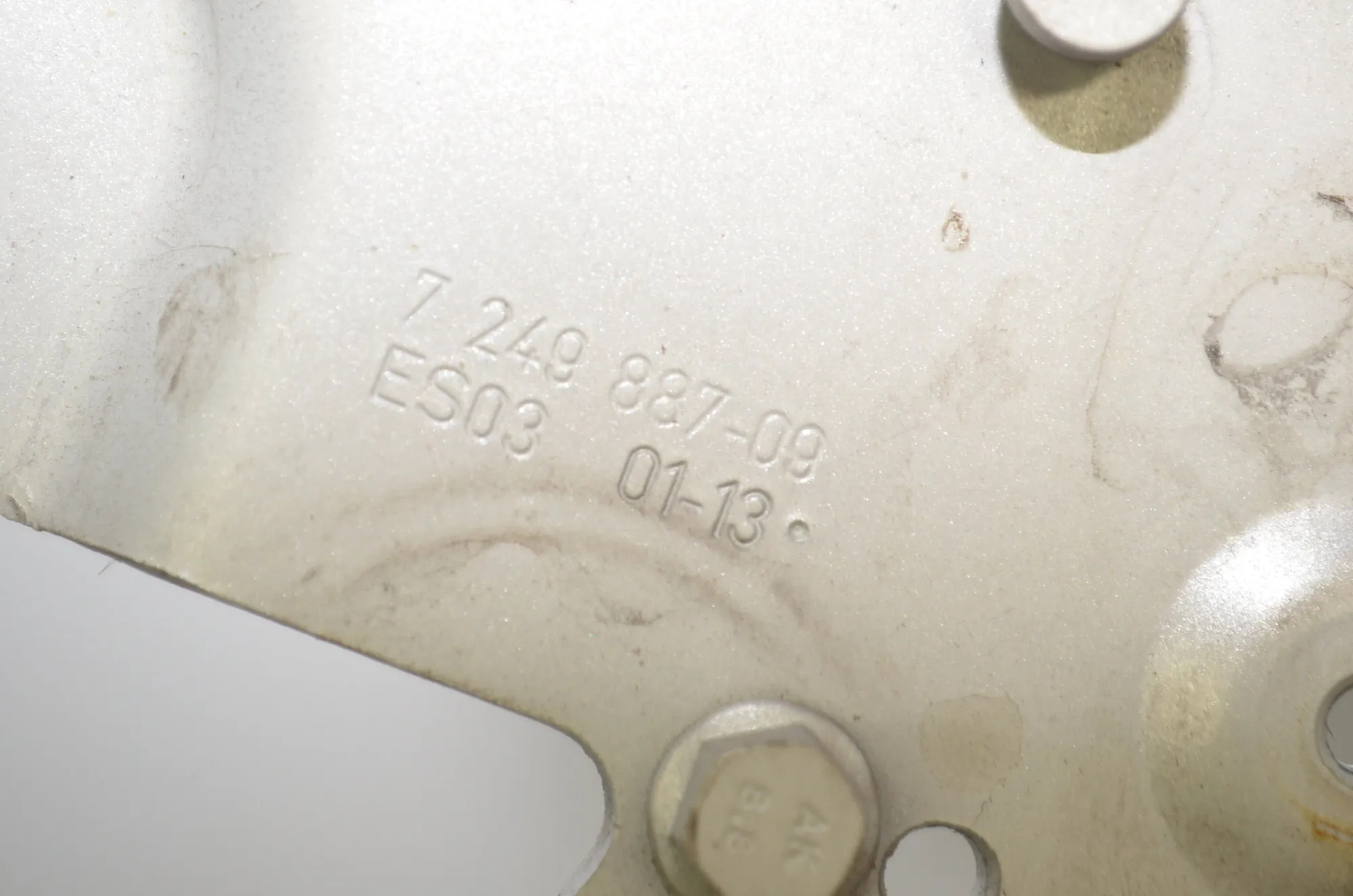 Front Left Bonnet Hinge – OEM 7249887 · BMW 5 Touring (F11) 530 d xDrive 2013 – 5