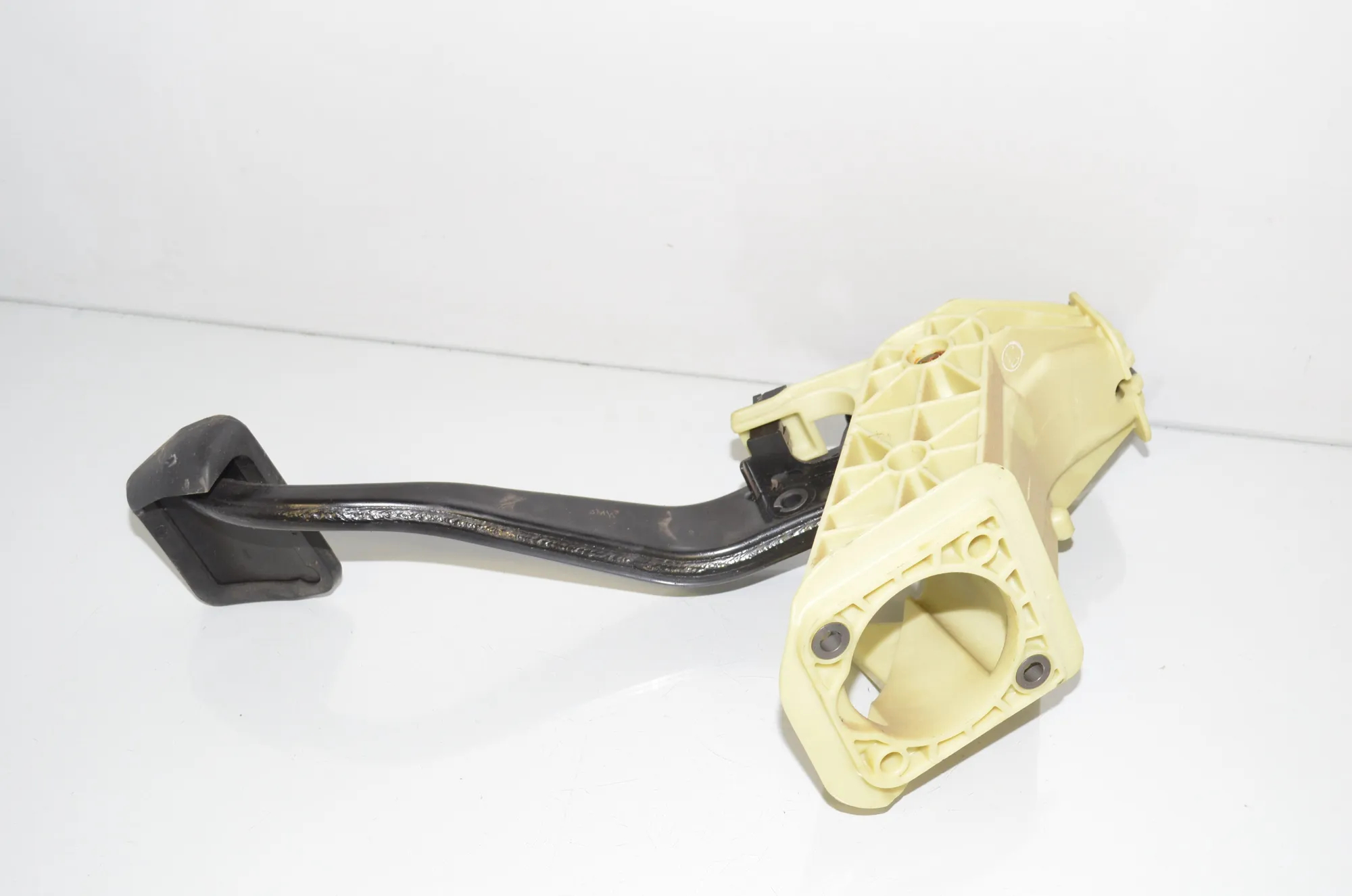 Brake Pedal – OEM 6775368 · BMW 5 Touring (F11) 530 d xDrive 2013 – 3