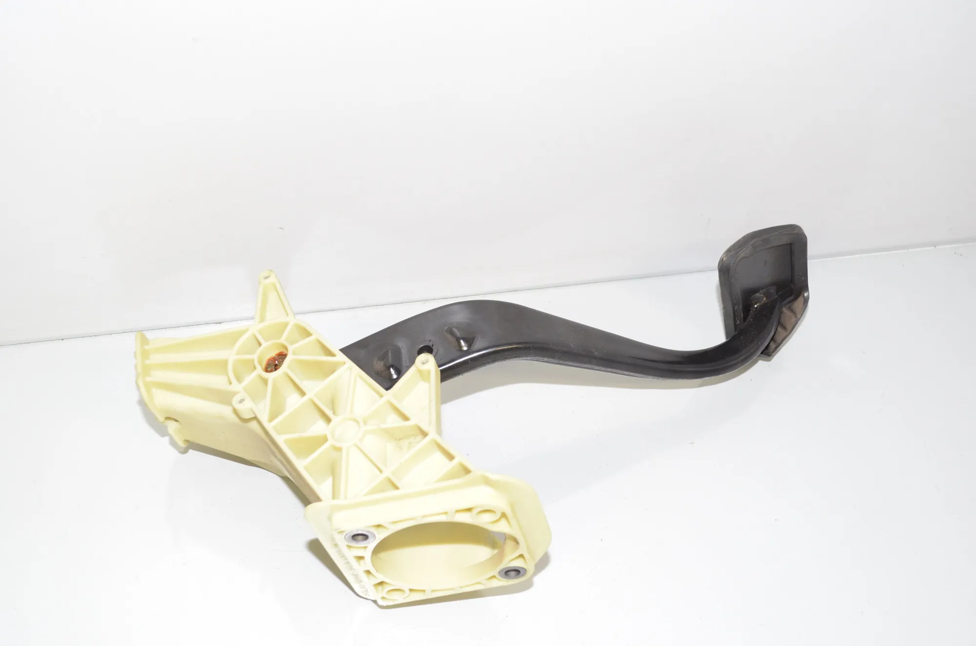 Brake Pedal – OEM 6775368 · BMW 5 Touring (F11) 530 d xDrive 2013 – 4