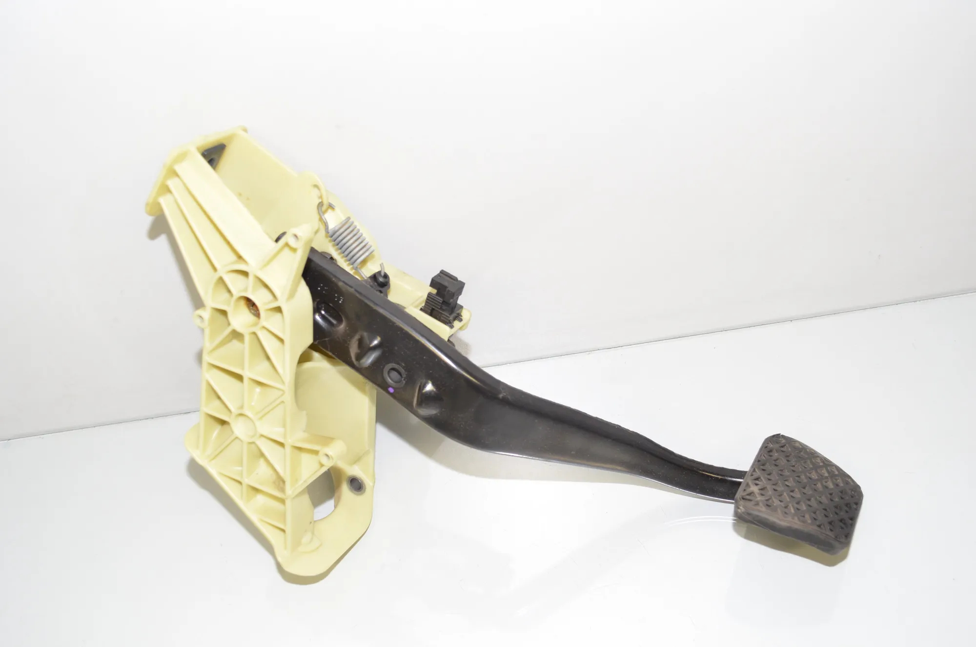 Brake Pedal – OEM 6775368 · BMW 5 Touring (F11) 530 d xDrive 2013