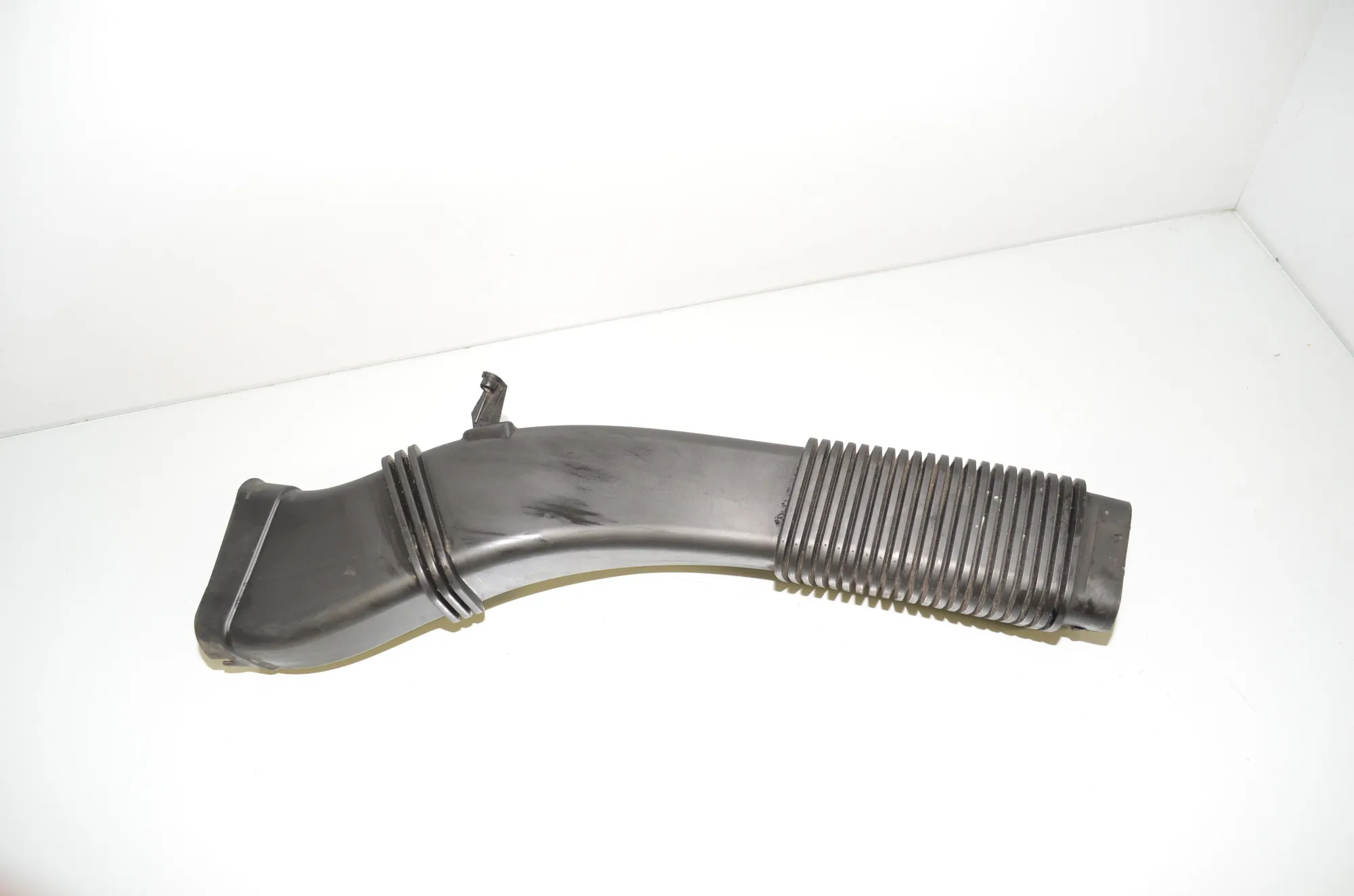 Air Intake Tube – OEM 7811597 · BMW 5 Touring (F11) 525 d 2010