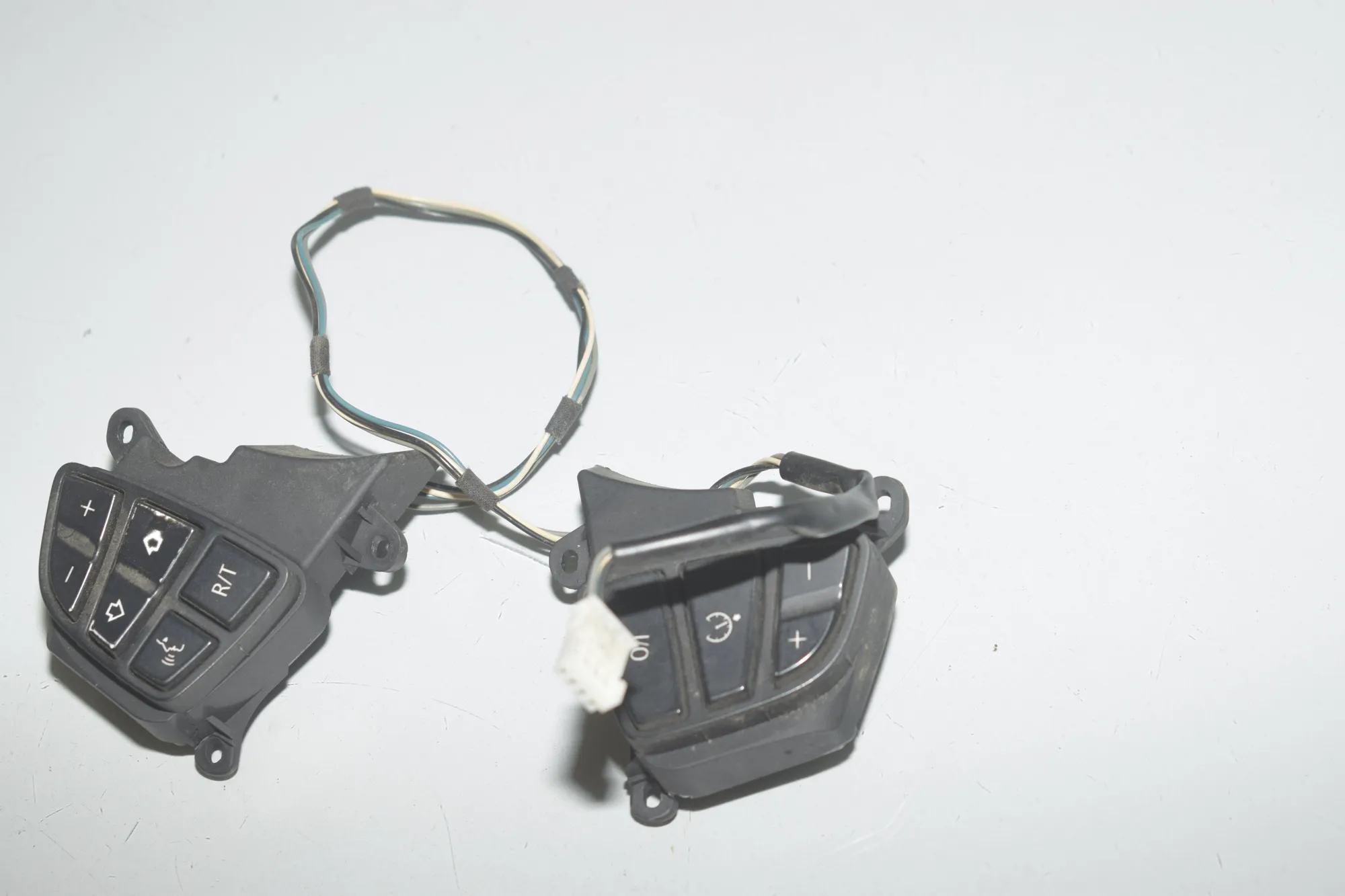 Steering Wheel Button Switches – OEM 6929935 · BMW X5 (E53) BMW X5 (E53) 3.0 d 2003 – 4