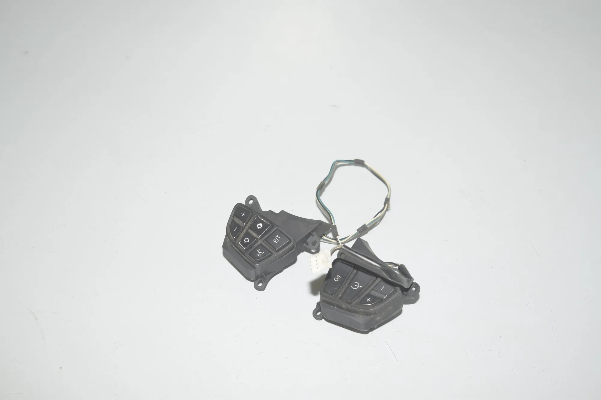 Steering Wheel Button Switches – OEM 6929935 · BMW X5 (E53) BMW X5 (E53) 3.0 d 2003