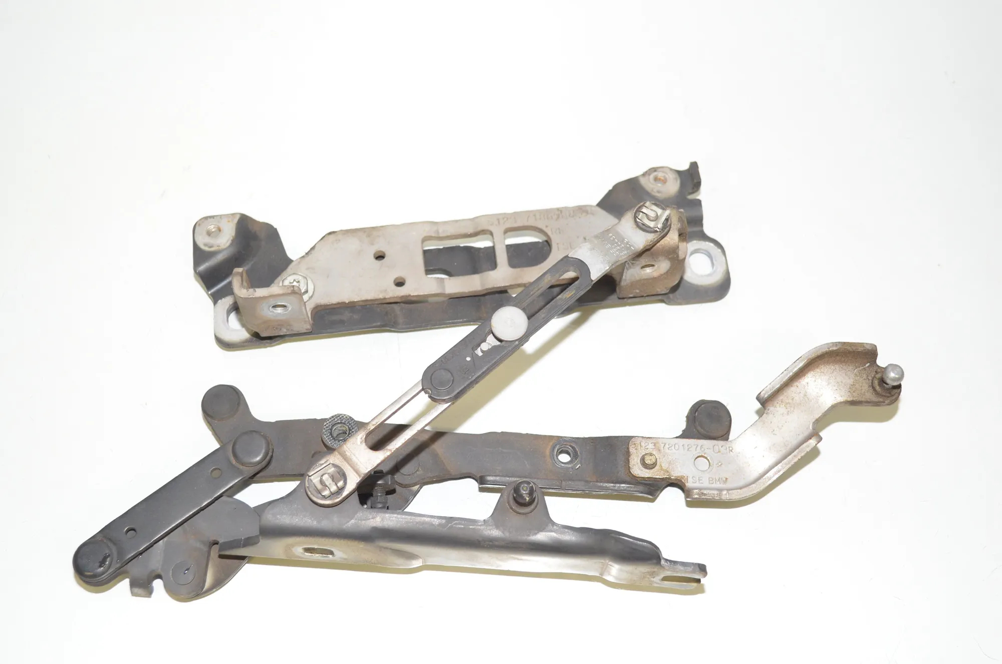 Front Right Bonnet Hinge – OEM 7186988 · BMW 5 Touring (F11) 525 d 2010 – 2