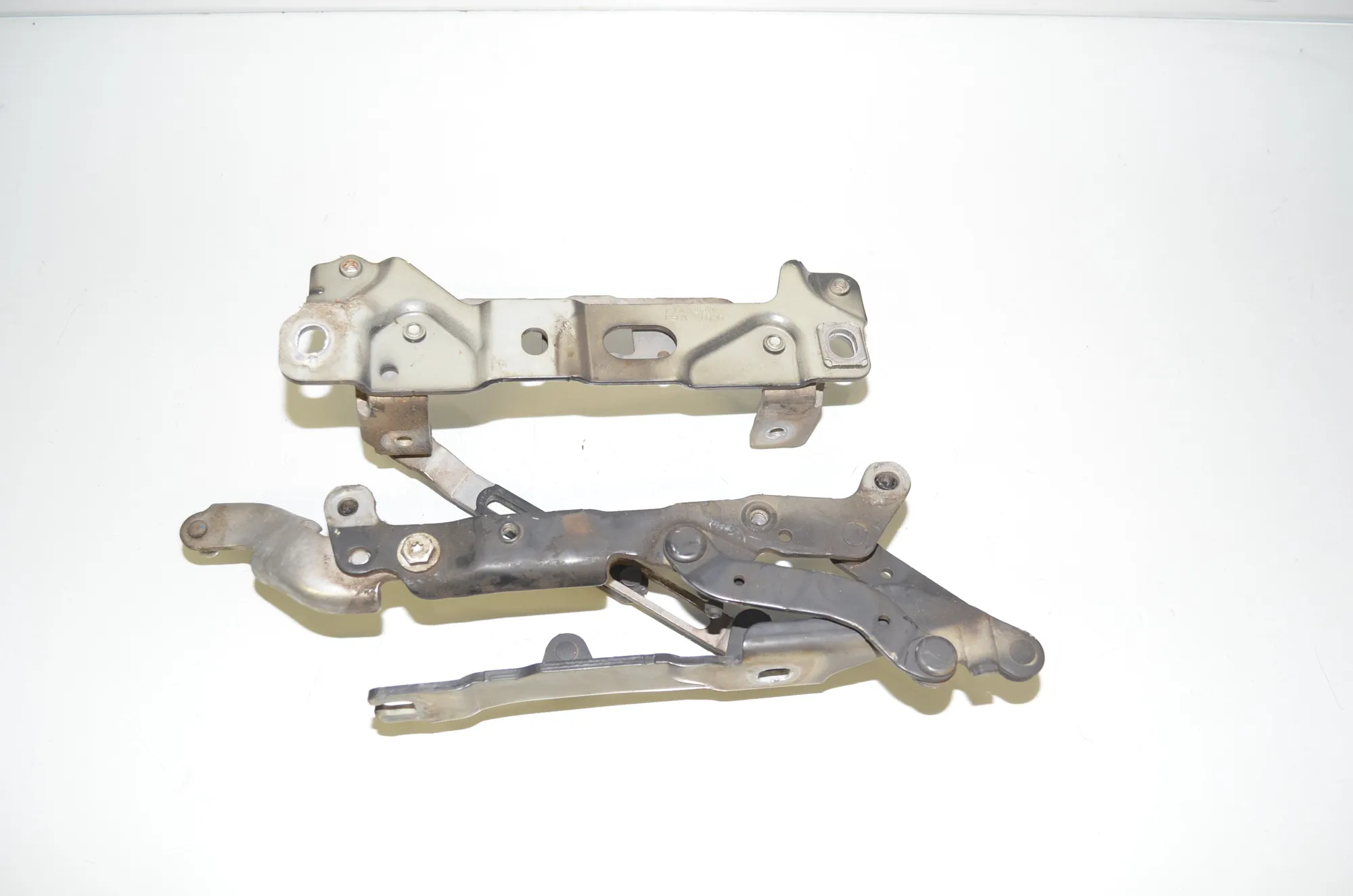 Front Right Bonnet Hinge – OEM 7186988 · BMW 5 Touring (F11) 525 d 2010 – 3