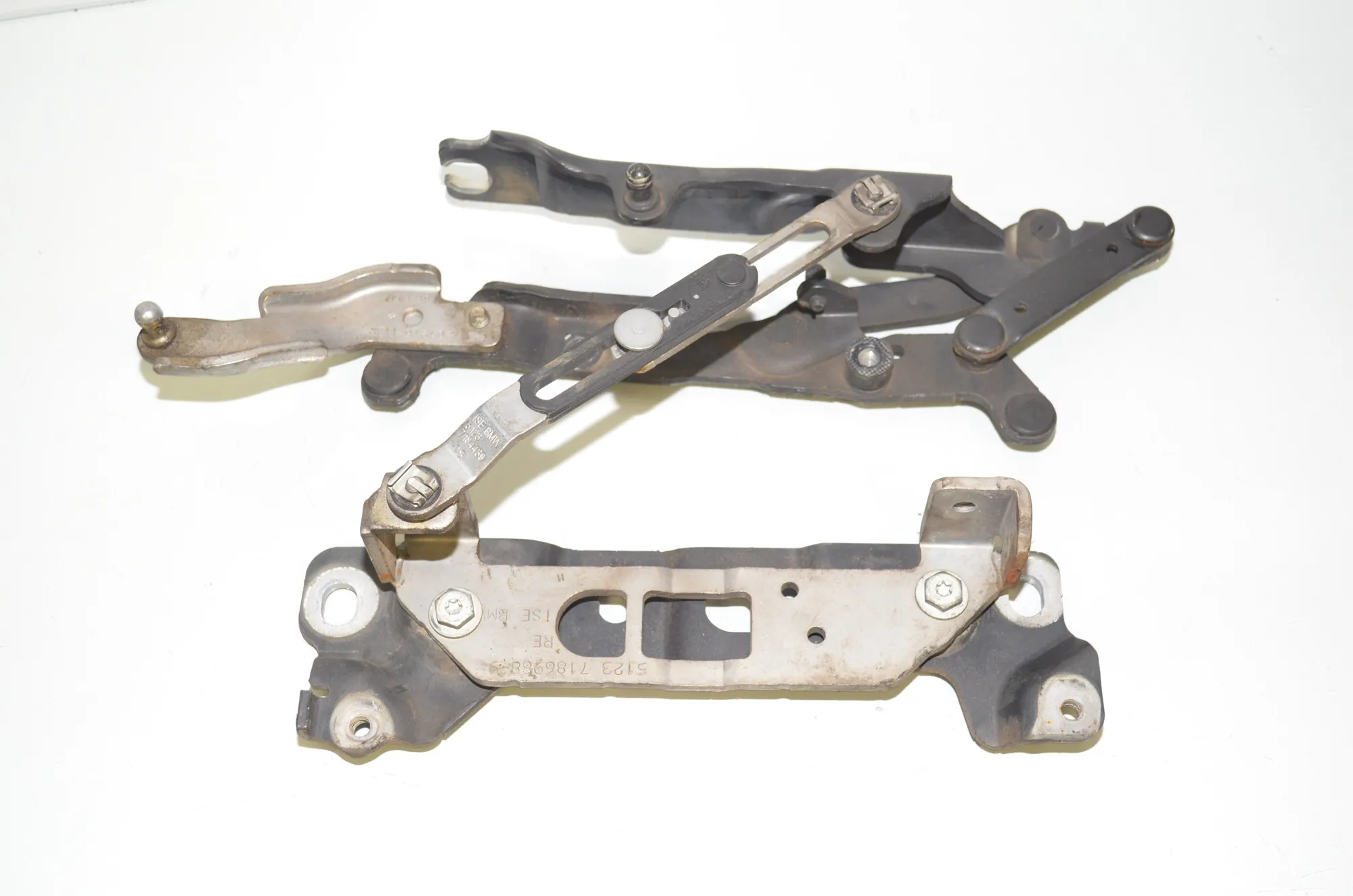 Front Right Bonnet Hinge – OEM 7186988 · BMW 5 Touring (F11) 525 d 2010