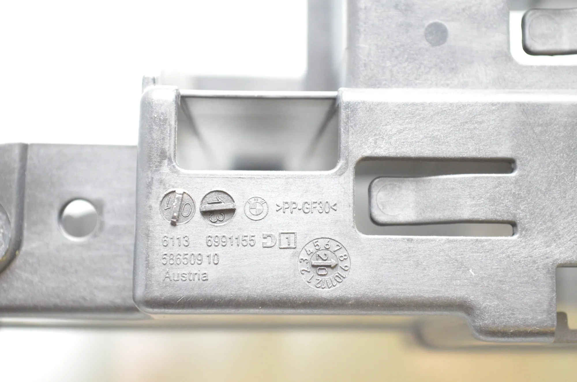Bracket – OEM 6991155 · BMW 3 Touring (G21) (2019 - -) 330 e Plug-in-Hybrid 2020 – 5