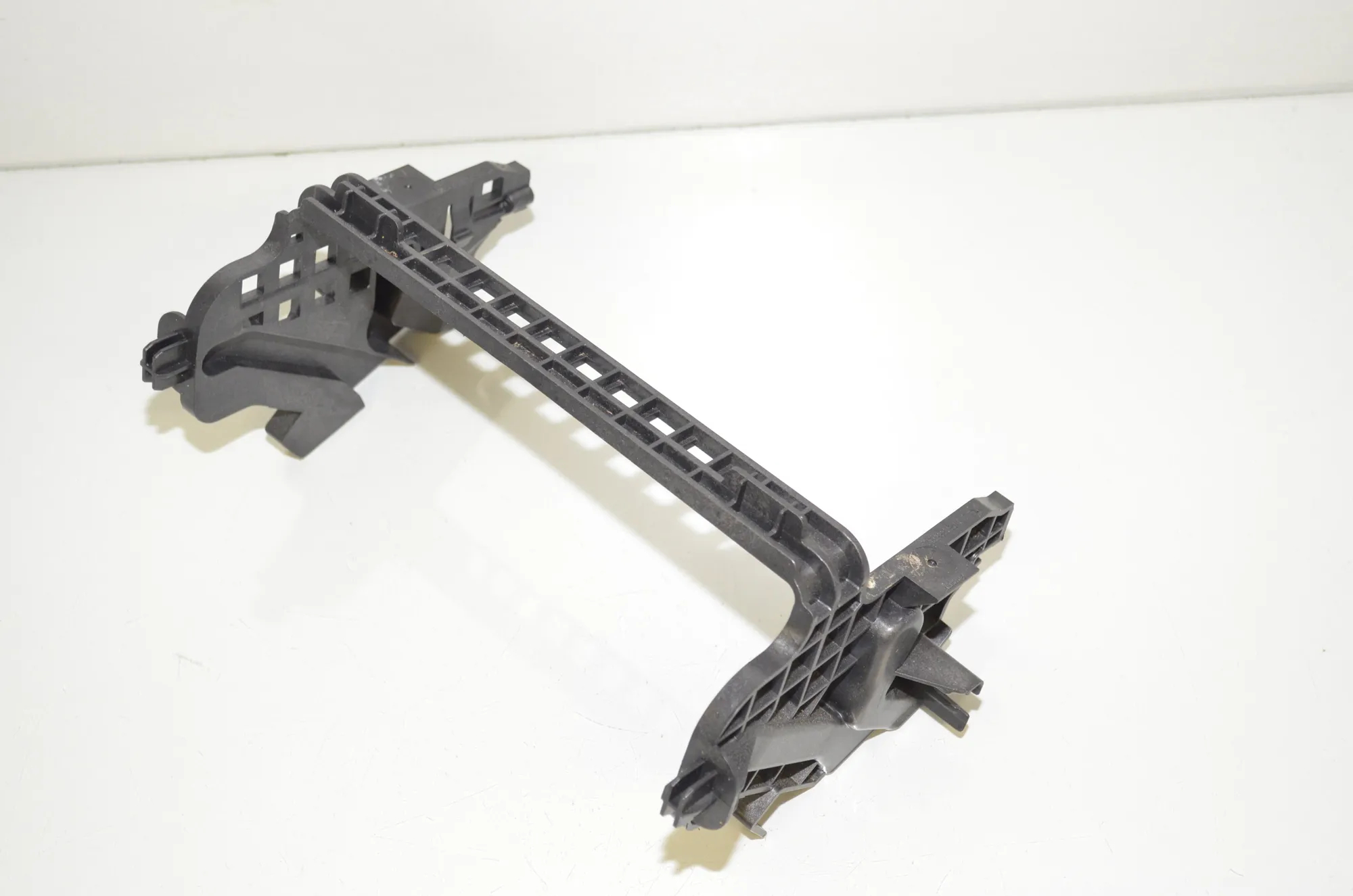 Bracket – OEM 6811443 · BMW 3 Touring (G21) (2019 - -) 330 e Plug-in-Hybrid 2020 – 4
