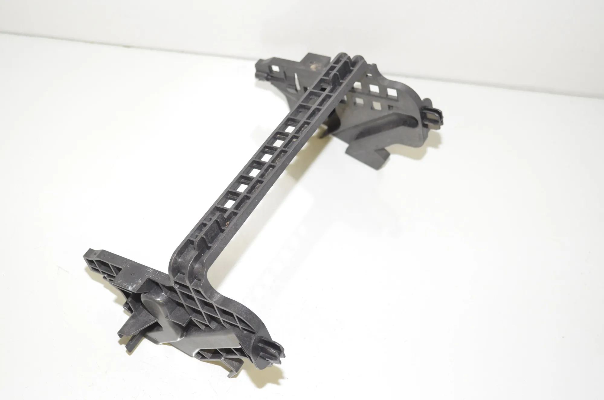 Bracket – OEM 6811443 · BMW 3 Touring (G21) (2019 - -) 330 e Plug-in-Hybrid 2020 – 3