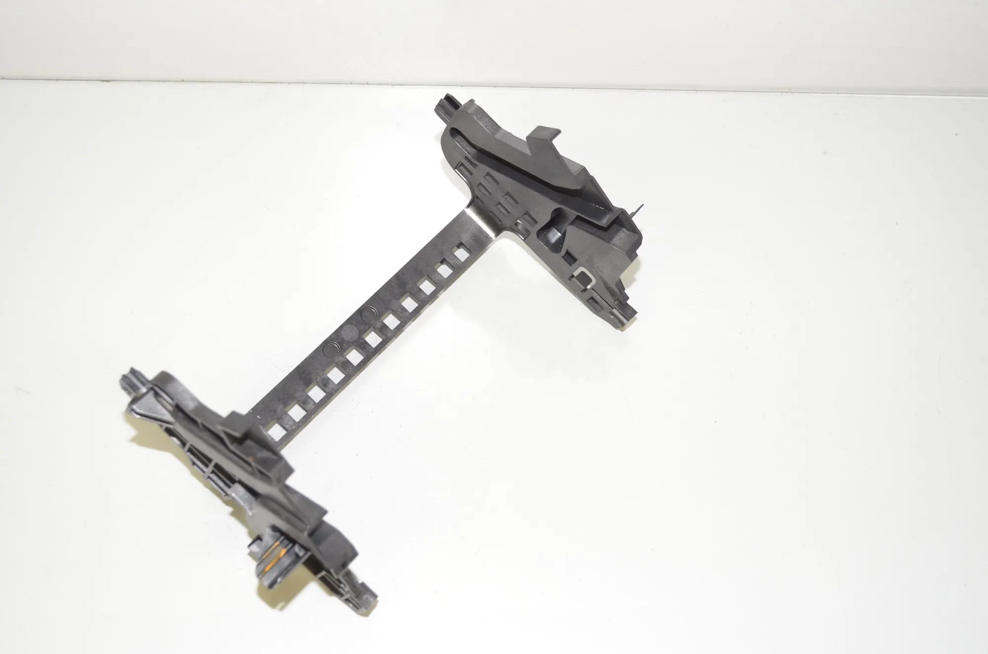 Bracket – OEM 6811443 · BMW 3 Touring (G21) (2019 - -) 330 e Plug-in-Hybrid 2020 – 2