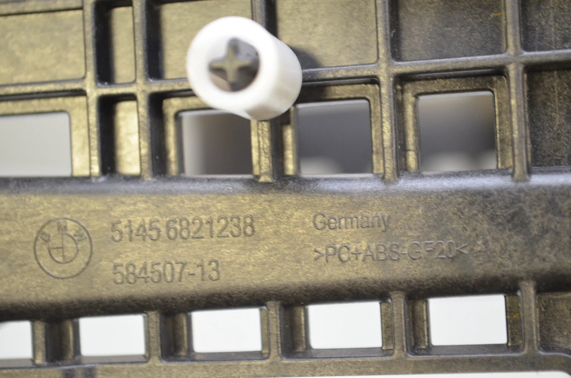 Bracket – OEM 6821238 · BMW 3 Touring (G21) (2019 - -) 330 e Plug-in-Hybrid 2020 – 5