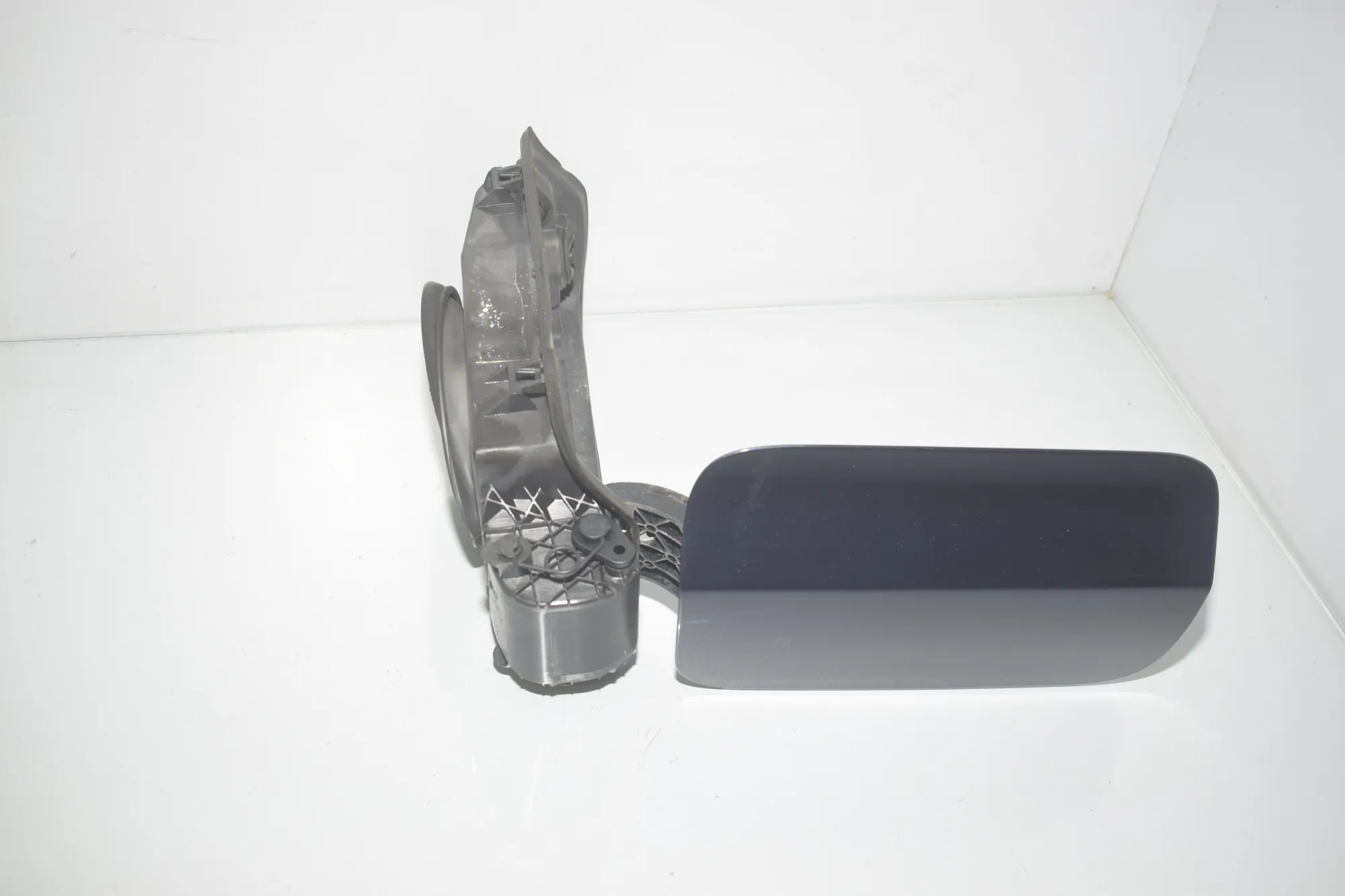 Fuel Tank Flap Cap – OEM 8864798 · BMW 5 Gran Turismo (F07) 530 d 2014 – 3
