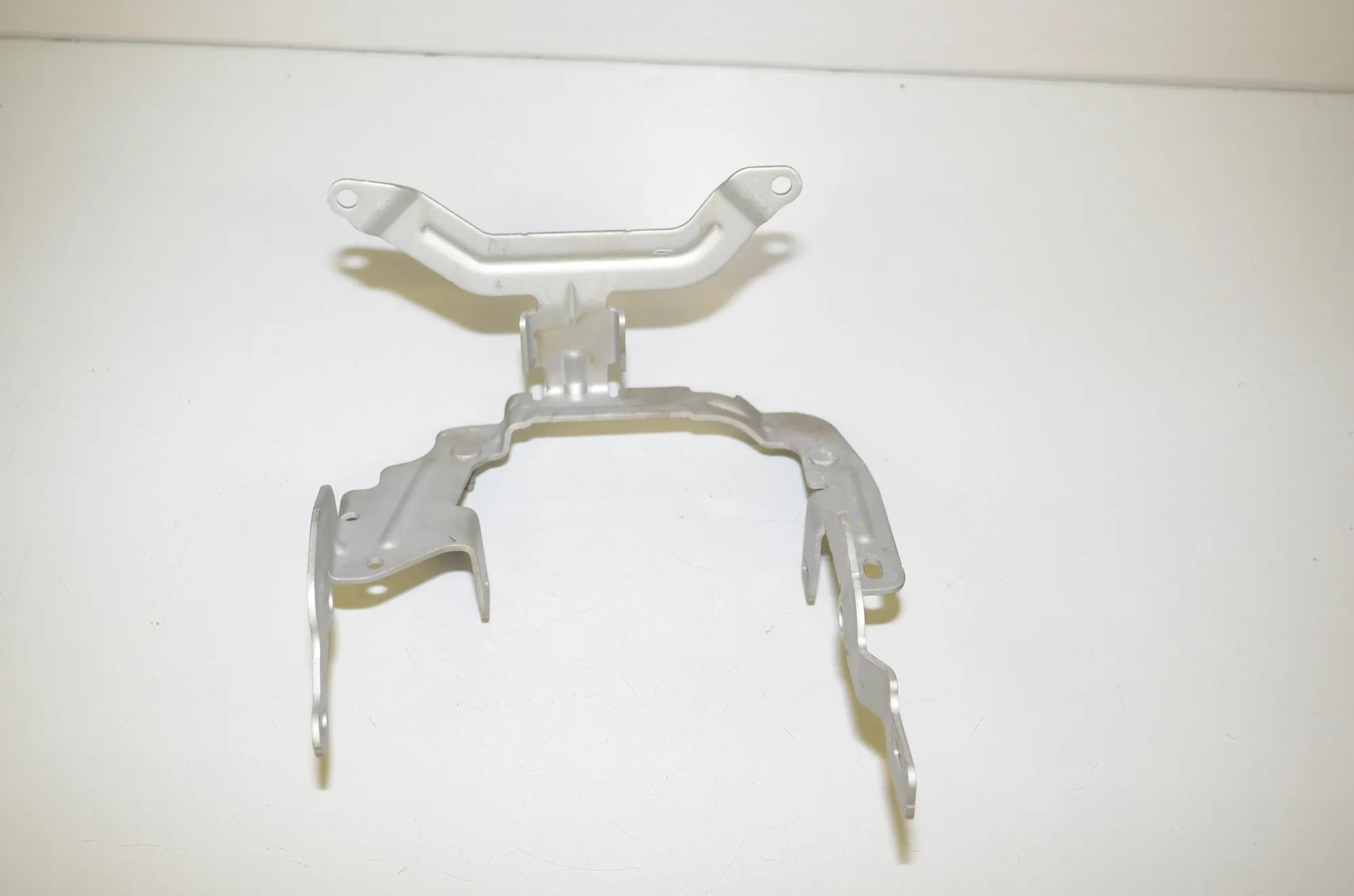 Bracket – OEM 8489531 · BMW 3 Touring (G21) (2019 - -) 330 e Plug-in-Hybrid 2020 – 4