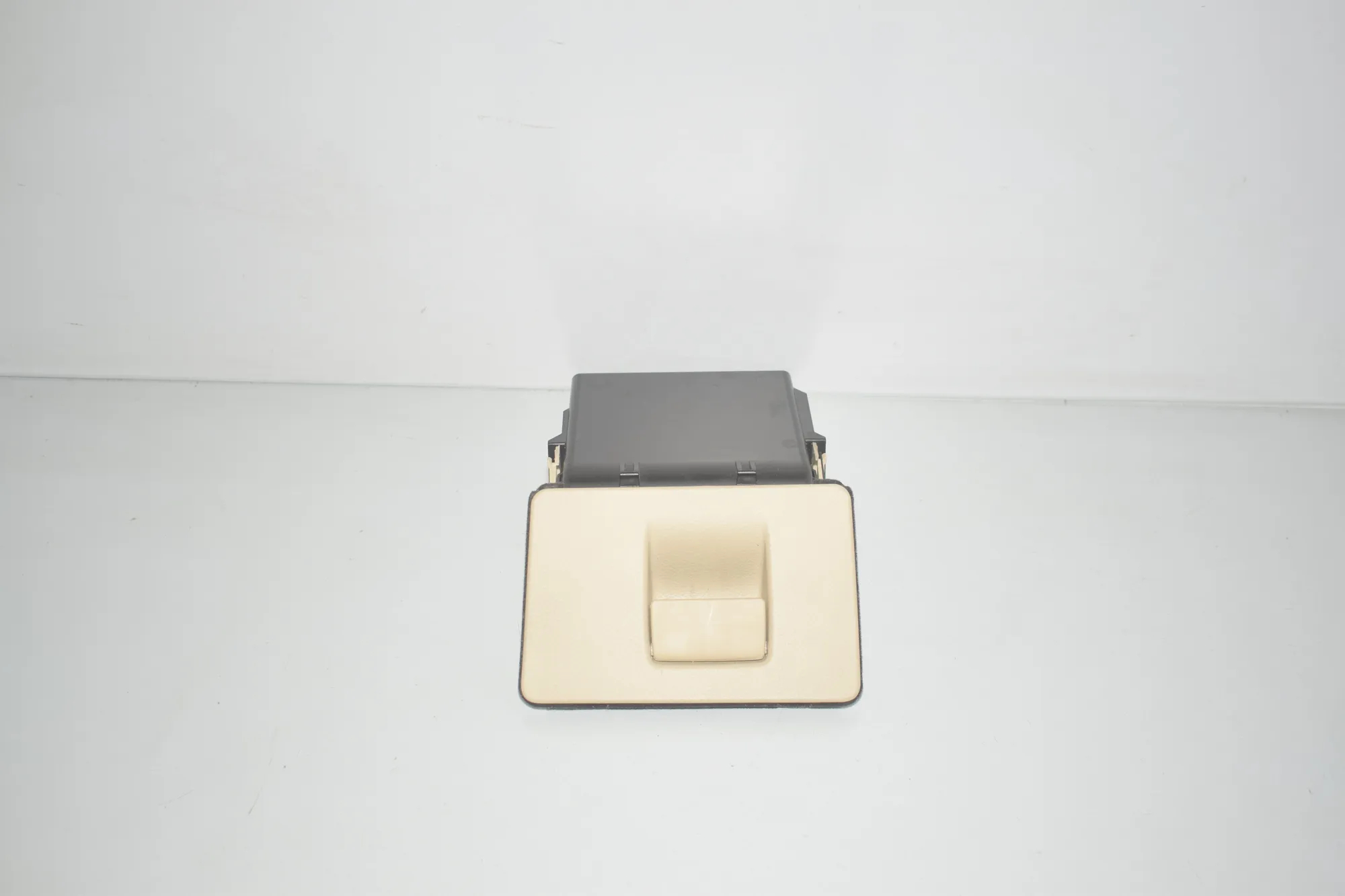 Glove Compartment – OEM 9199125 · BMW 5 Gran Turismo (F07) 530 d 2014