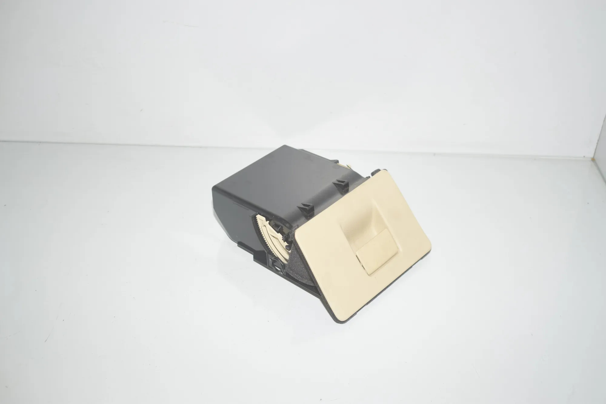 Glove Compartment – OEM 9199125 · BMW 5 Gran Turismo (F07) 530 d 2014 – 2