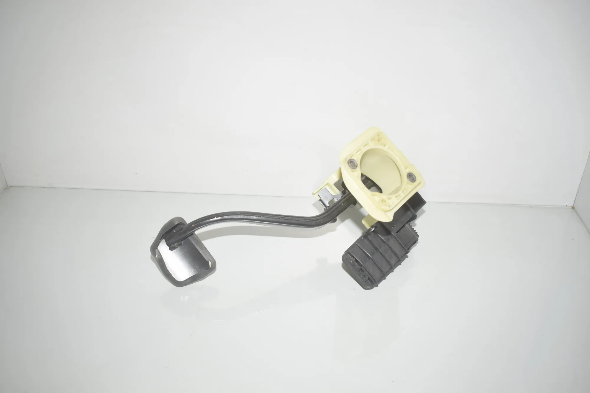 Brake Pedal – OEM 6782665 · BMW 5 Gran Turismo (F07) 530 d 2014 – 3