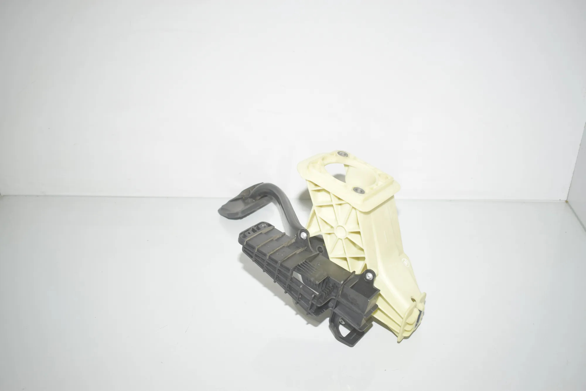 Brake Pedal – OEM 6782665 · BMW 5 Gran Turismo (F07) 530 d 2014 – 4