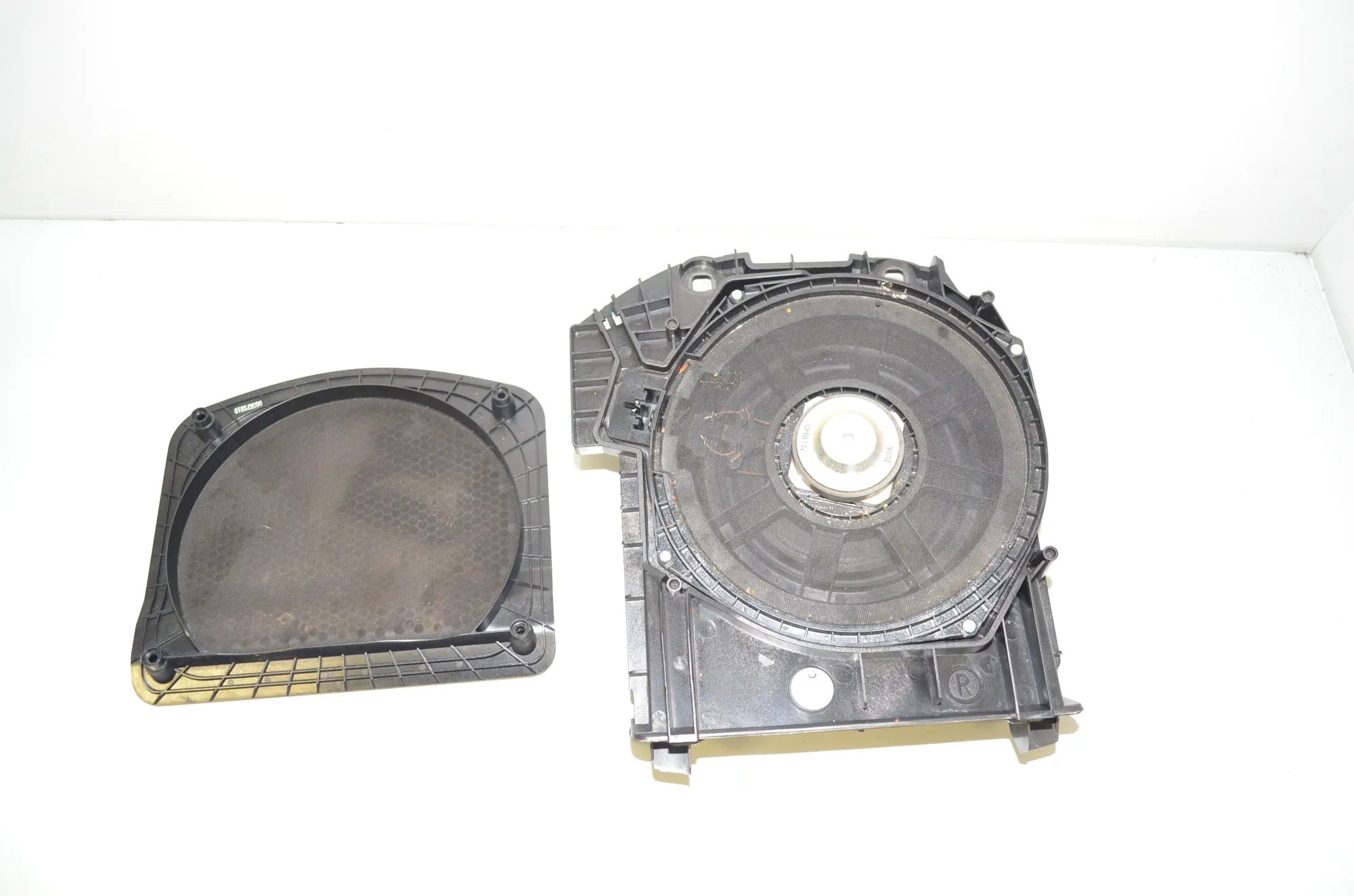 Subwoofer – OEM 9195200 · BMW 5 Touring (F11) 525 d 2010 – 2