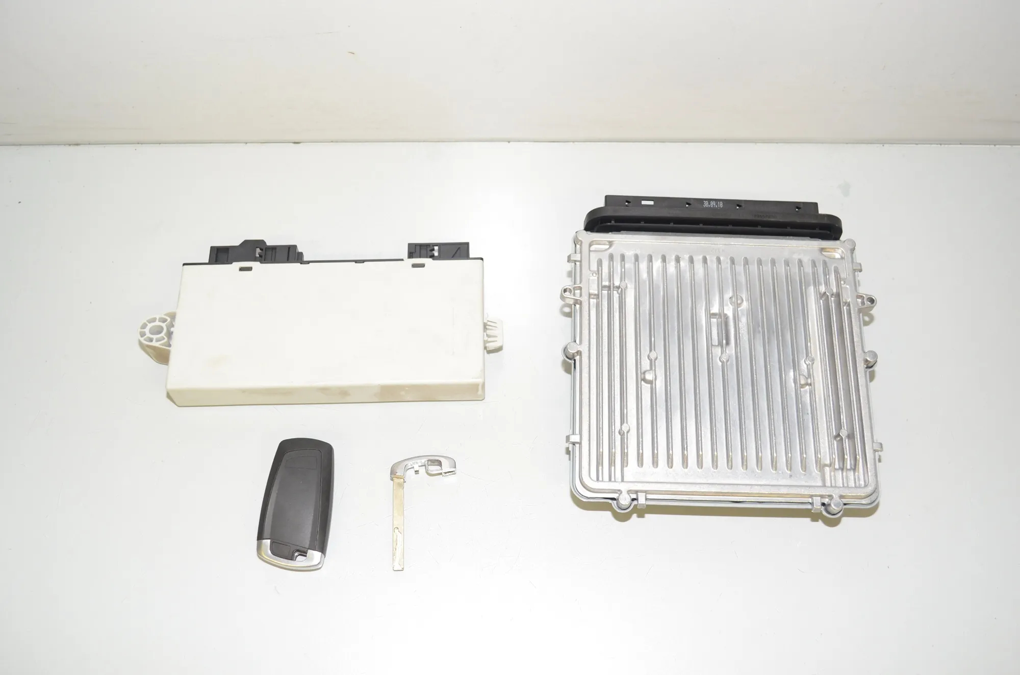 Engine Ignition ECU Set – OEM 9241974 · BMW 5 Touring (F11) 525 d 2010 – 2