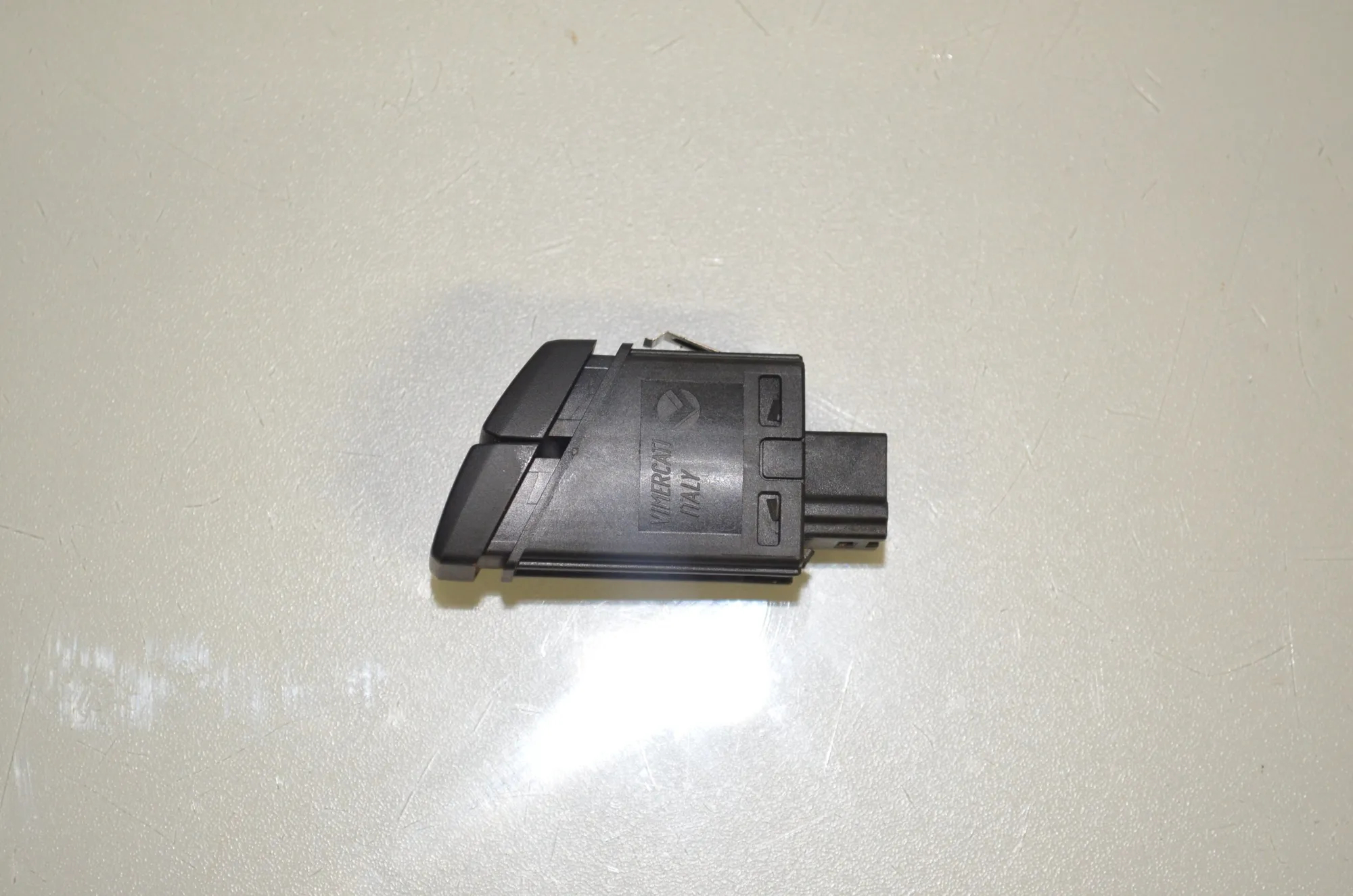 Hazard Button – OEM 9161896 · BMW 5 Touring (F11) 525 d 2010 – 2