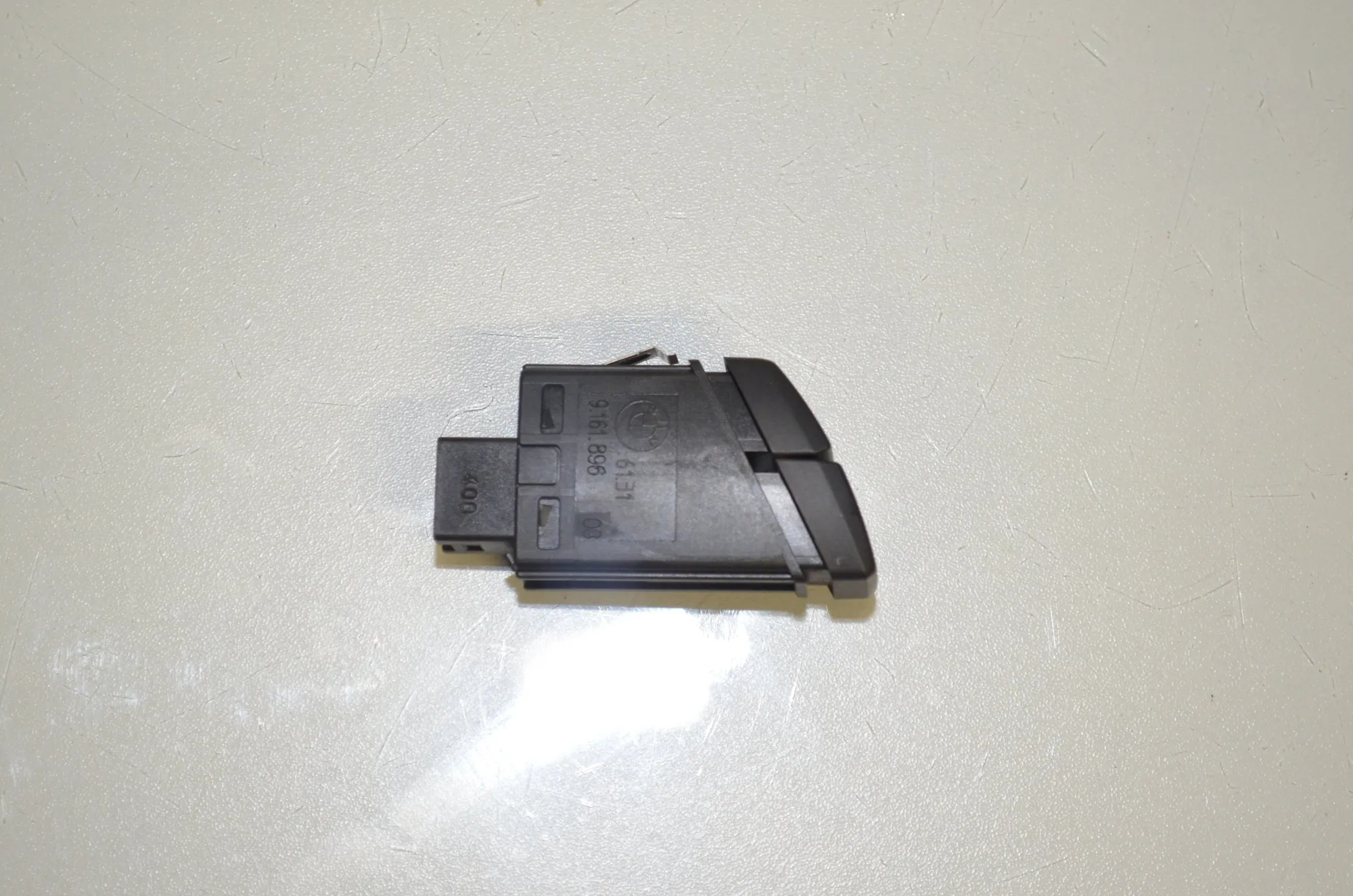 Hazard Button – OEM 9161896 · BMW 5 Touring (F11) 525 d 2010 – 3