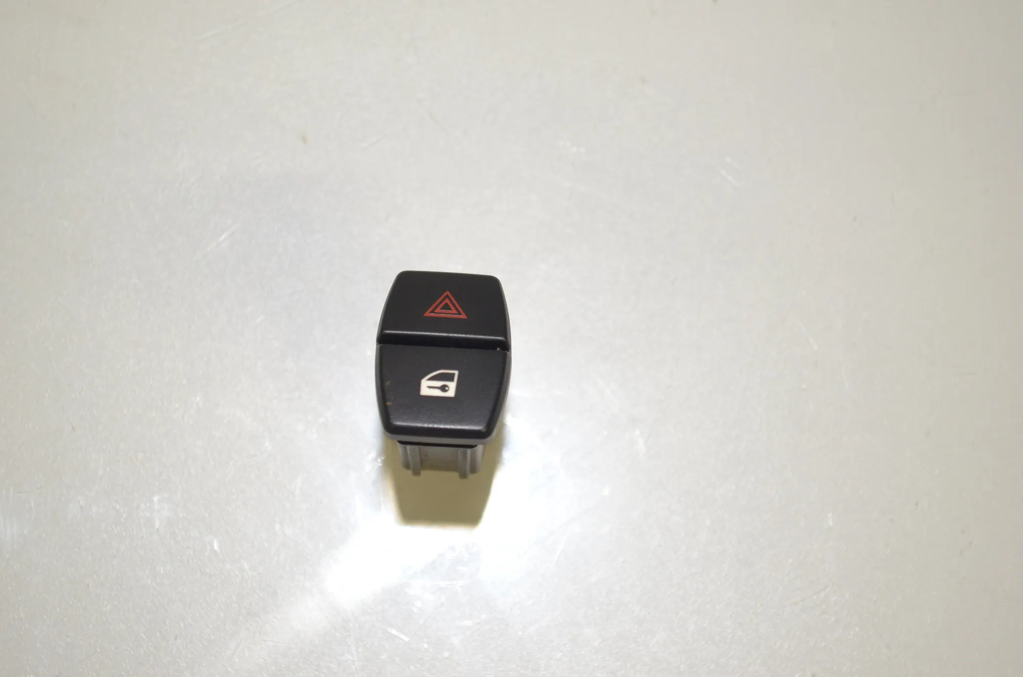 Hazard Button – OEM 9161896 · BMW 5 Touring (F11) 525 d 2010