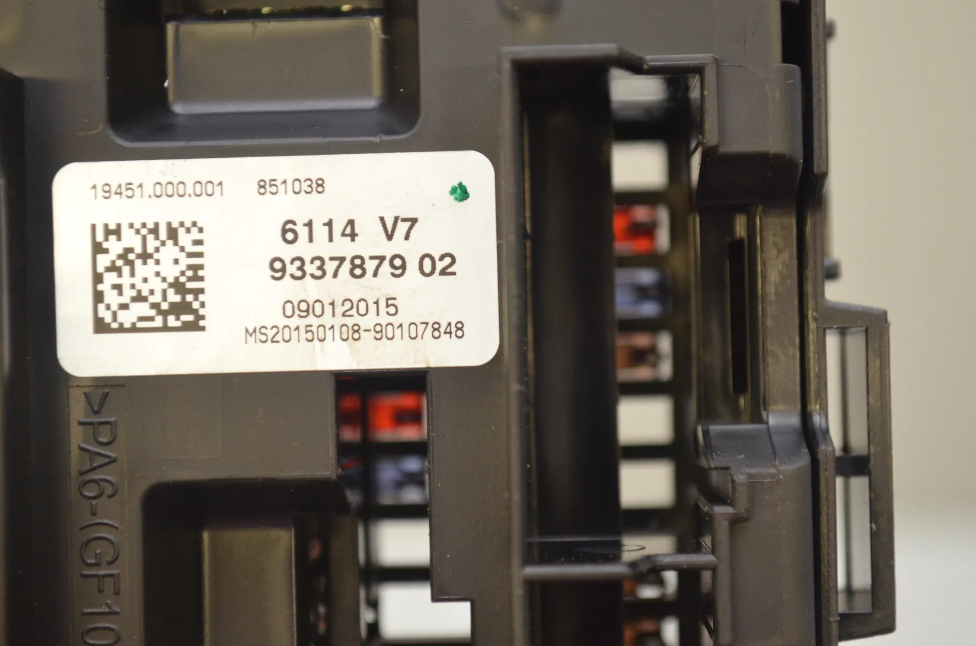 Fuse Box – OEM 9337879 · BMW 2 Cabrio (F23) 220 d 2015 – 5