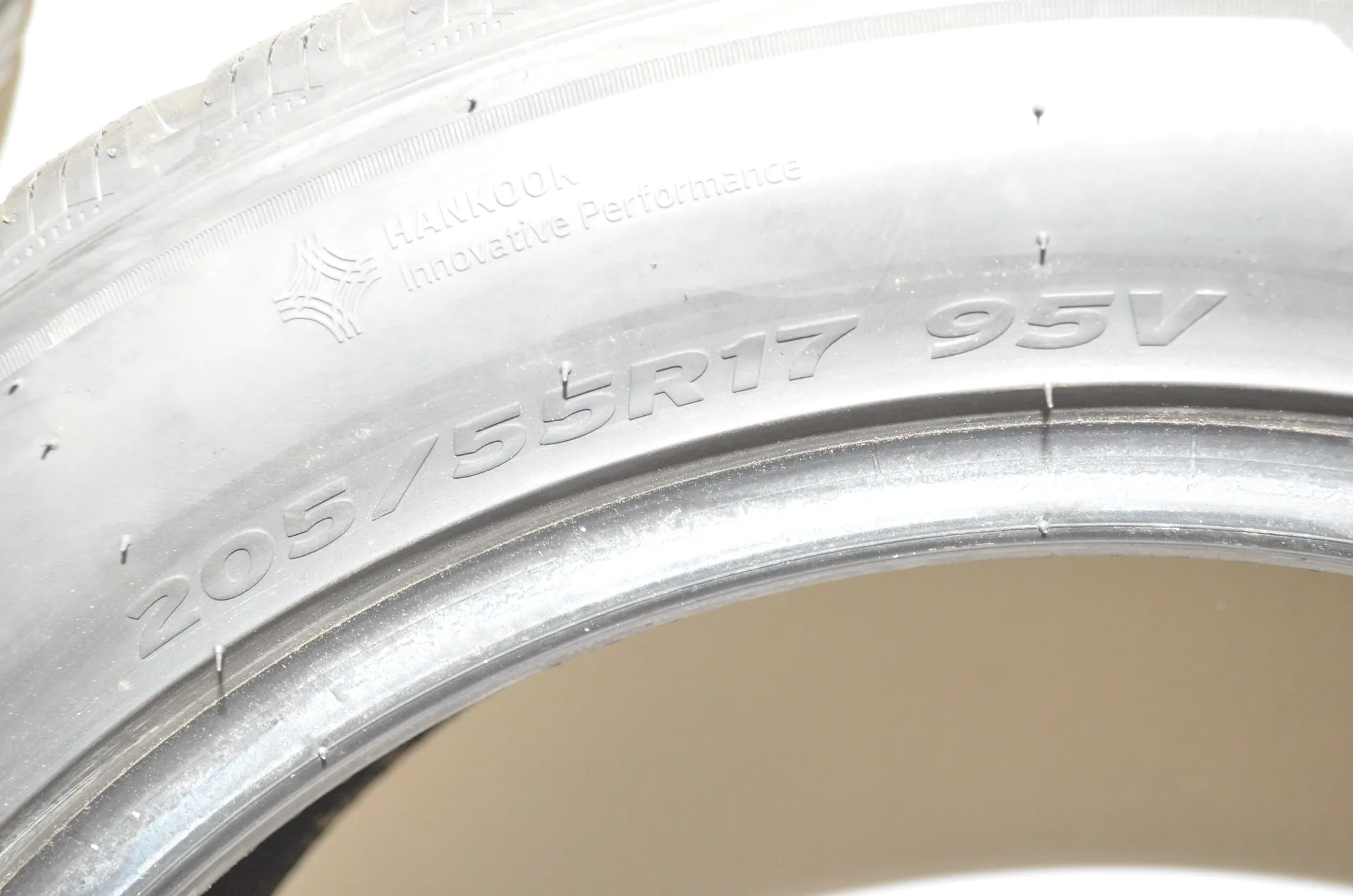 Tire · BMW 2 Gran Tourer (F46) 220 d xDrive 2020 – 6