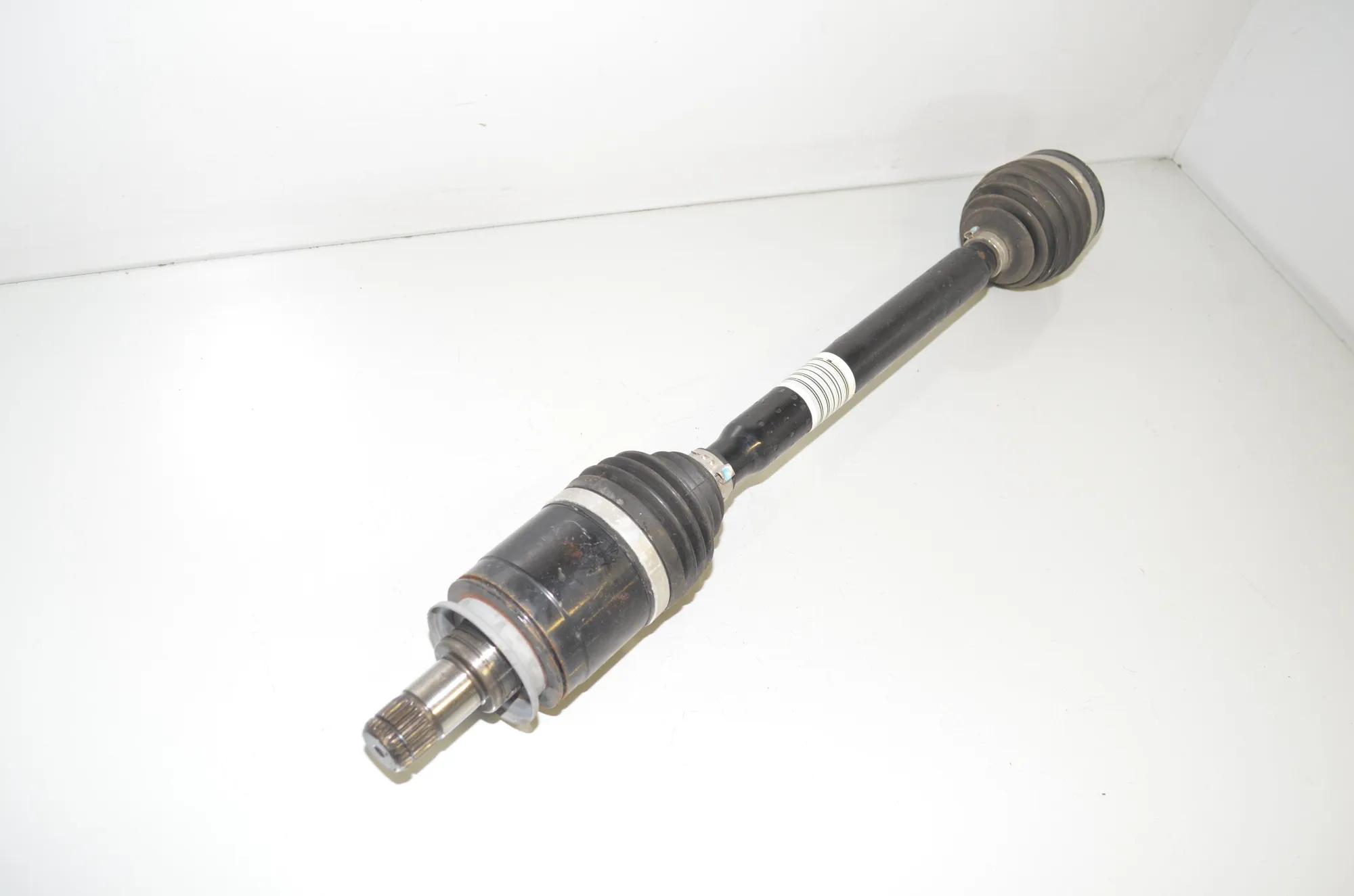 Rear Left Driveshaft – OEM 7641213 · BMW i3 (I01) Hybrid 2018 – 2