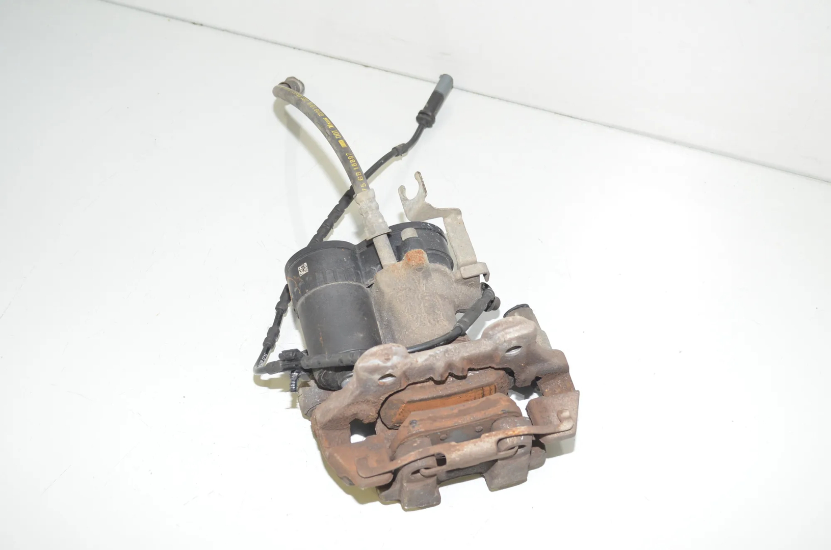Rear Right Brake Caliper – OEM 6883020 · BMW i3 (I01) Hybrid 2018 – 4