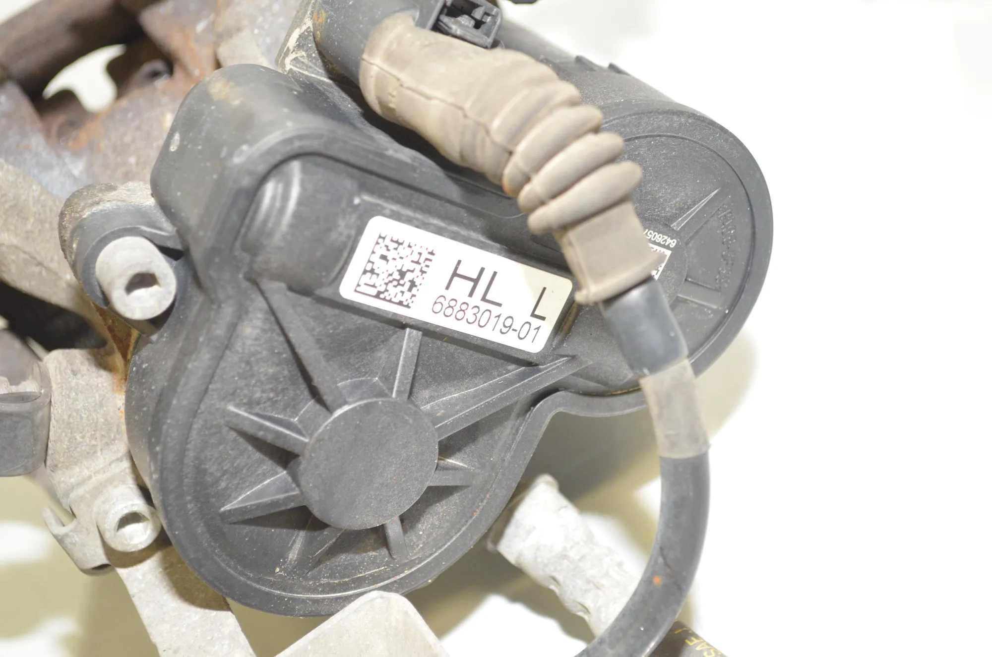 Rear Left Brake Caliper – OEM 6883019 · BMW i3 (I01) Hybrid 2018 – 3
