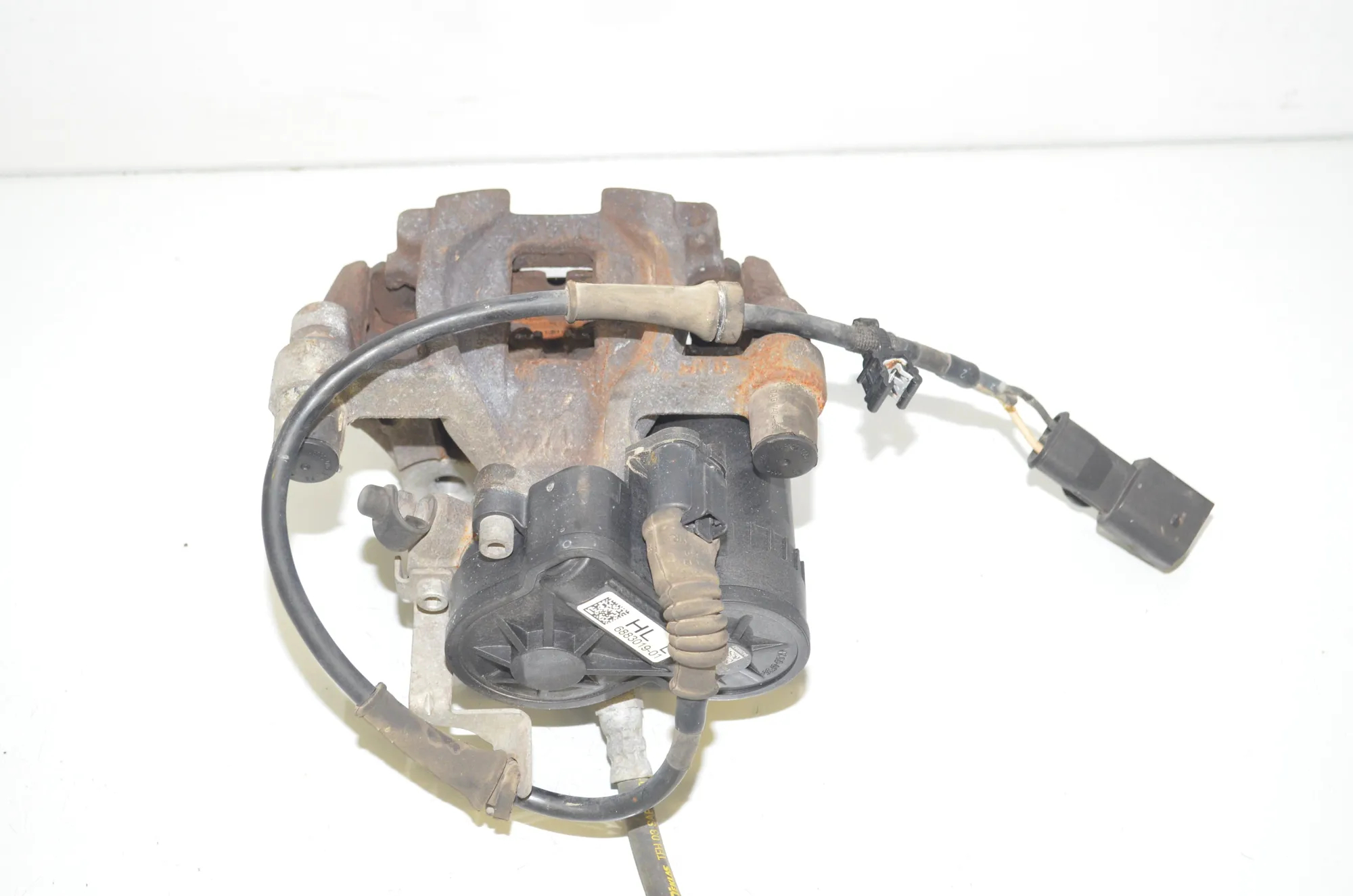 Rear Left Brake Caliper – OEM 6883019 · BMW i3 (I01) Hybrid 2018 – 2