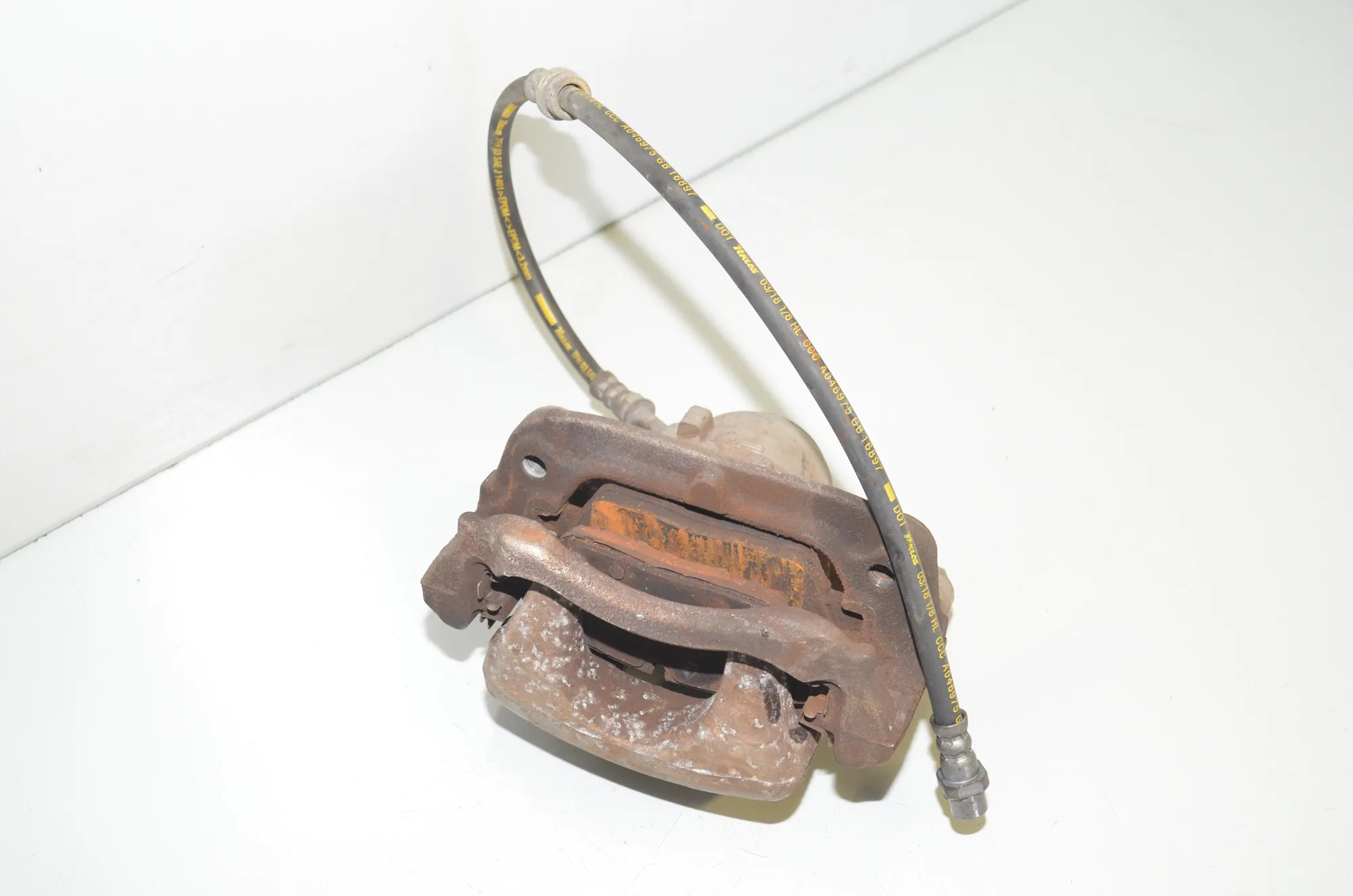 Front Right Brake Caliper – OEM 6860270 · BMW i3 (I01) Hybrid 2018 – 3