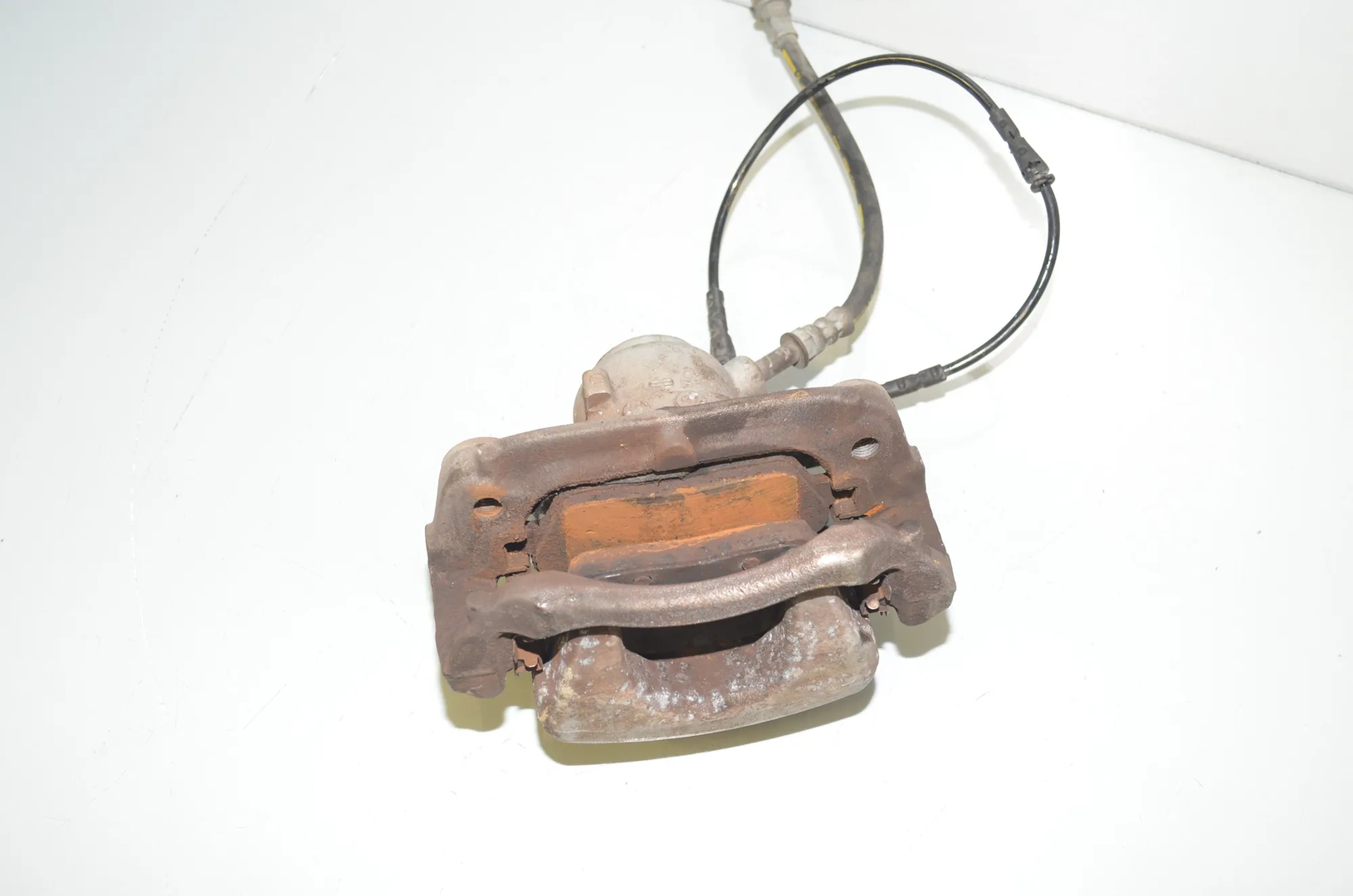 Front Left Brake Caliper – OEM 6860269 · BMW i3 (I01) Hybrid 2018 – 4