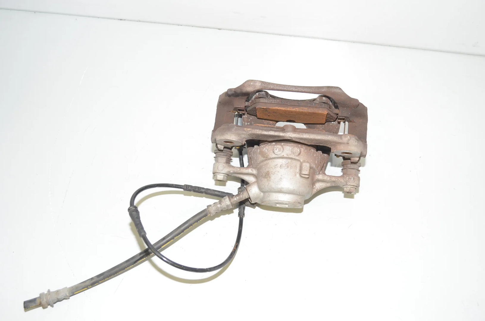 Front Left Brake Caliper – OEM 6860269 · BMW i3 (I01) Hybrid 2018 – 3
