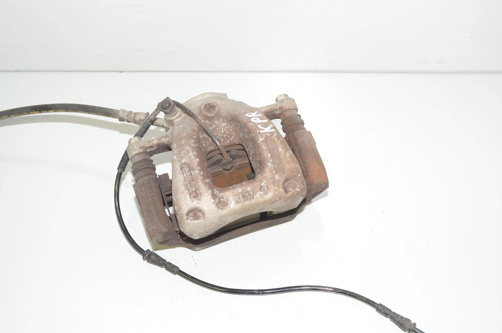 Front Left Brake Caliper – OEM 6860269 · BMW i3 (I01) Hybrid 2018 – 2