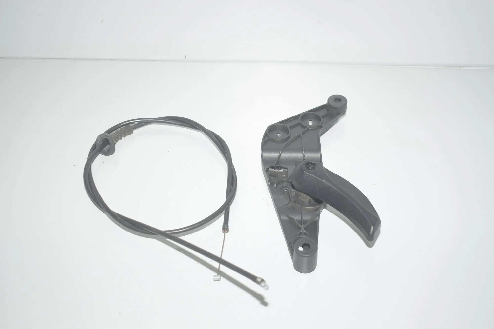 Bonnet Release Handle – OEM 9114002 · BMW 5 Touring (F11) 530 d xDrive 2013