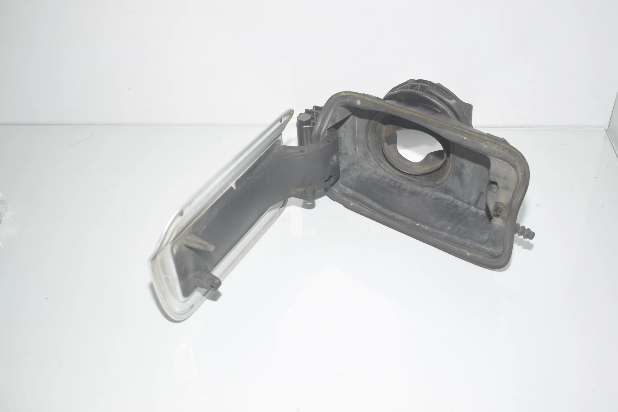 Fuel Tank Flap Cap – OEM 7217767 · BMW 5 Touring (F11) 530 d xDrive 2013 – 4