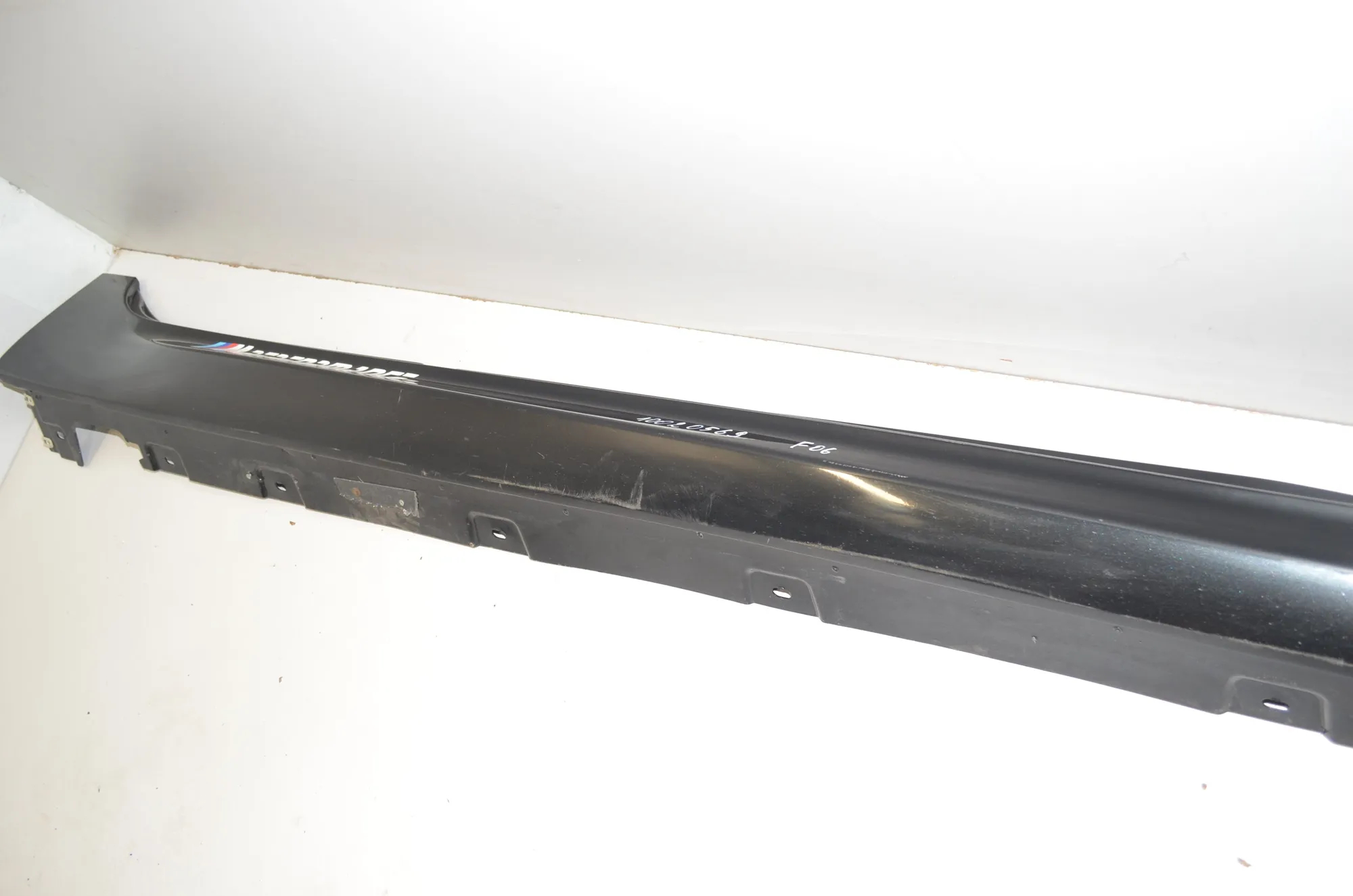 Right Side Plastic Sideskirt Cover – OEM 8052654 · BMW 6 Gran Coupe (F06) 650 i xDrive 2013 – 4