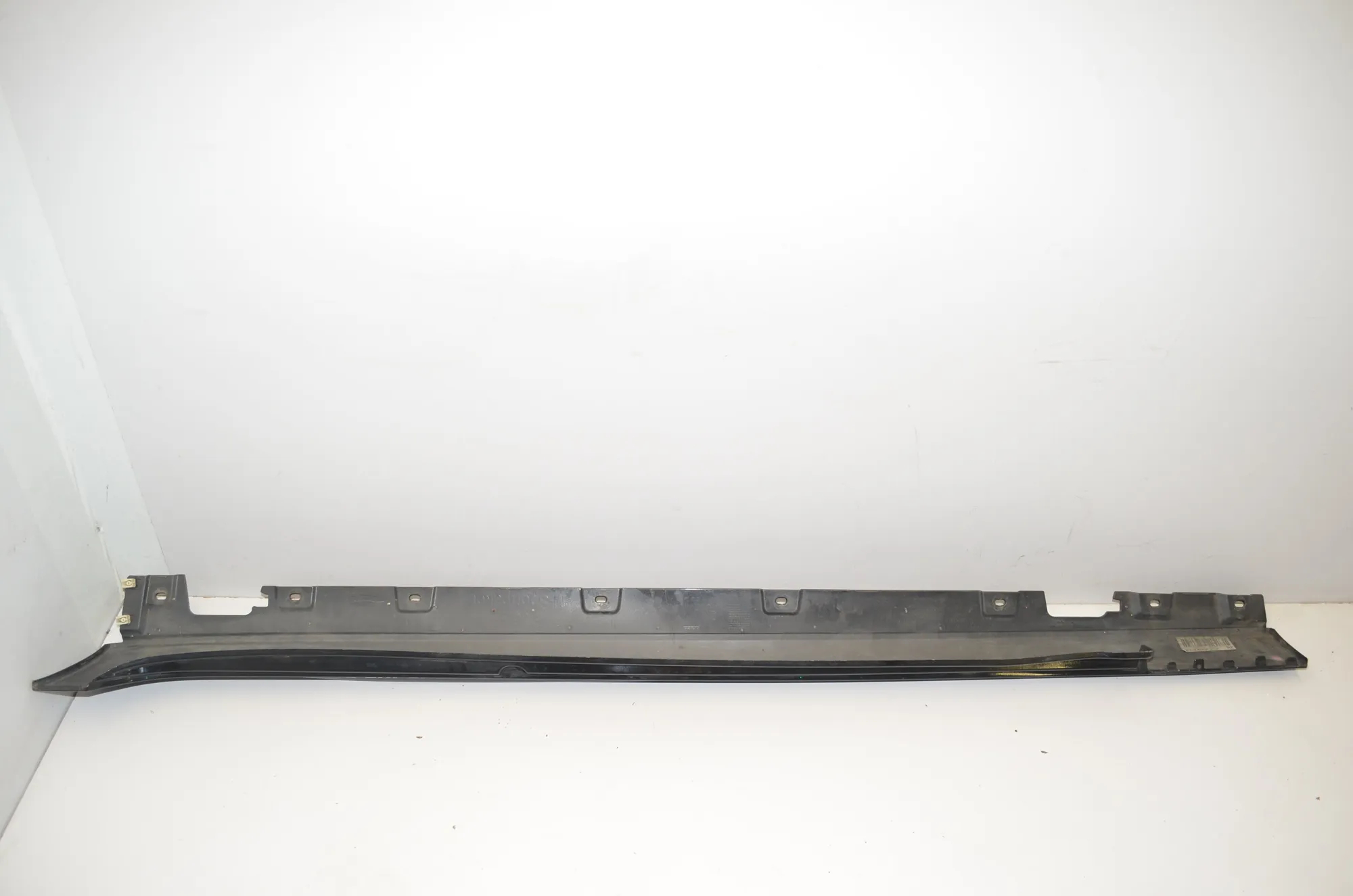 Right Side Plastic Sideskirt Cover – OEM 8052654 · BMW 6 Gran Coupe (F06) 650 i xDrive 2013 – 2