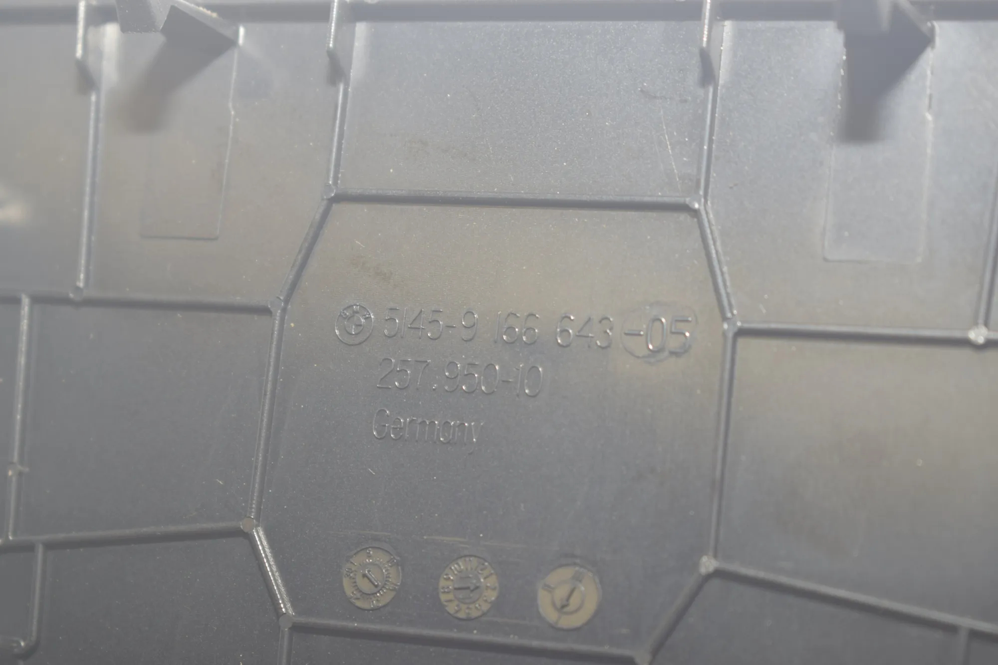 Loudspeaker Cover – OEM 9166643 · BMW 5 Touring (F11) 530 d xDrive 2013 – 5
