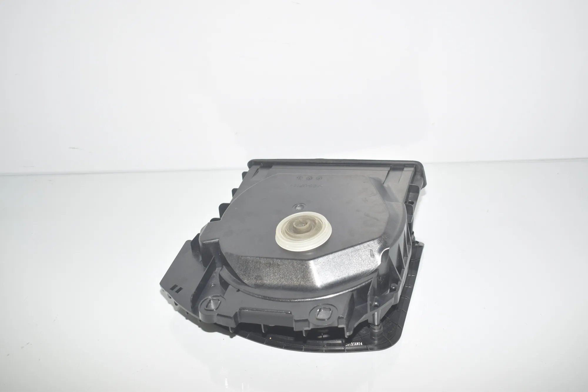 Right Side Floor Subwoofer – OEM 9195200 · BMW 5 Touring (F11) 530 d xDrive 2013 – 4