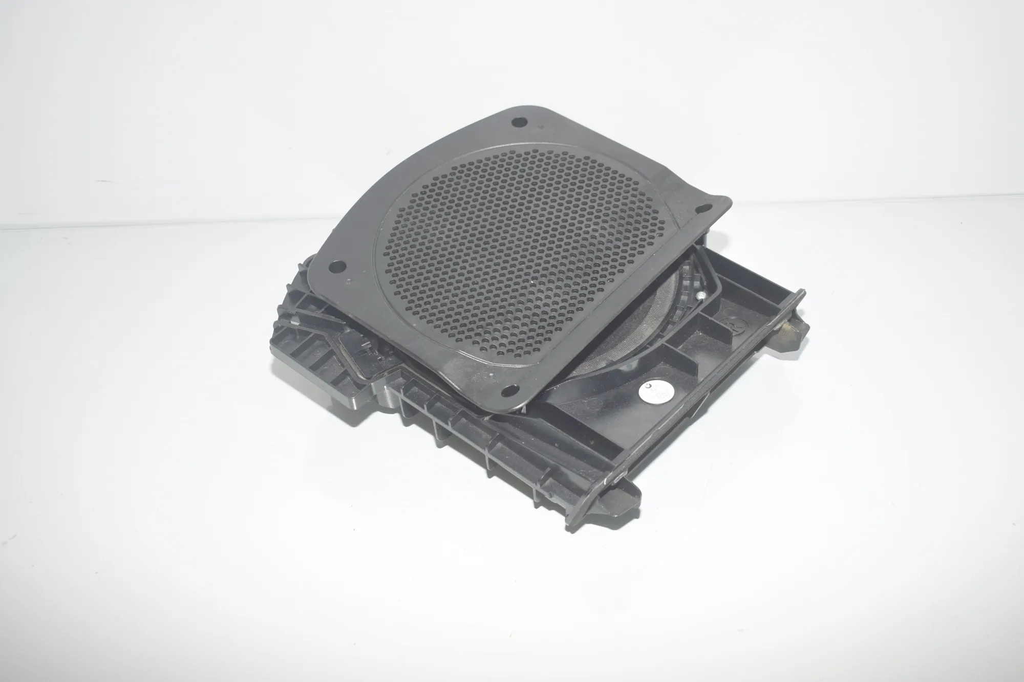 Right Side Floor Subwoofer – OEM 9195200 · BMW 5 Touring (F11) 530 d xDrive 2013 – 2