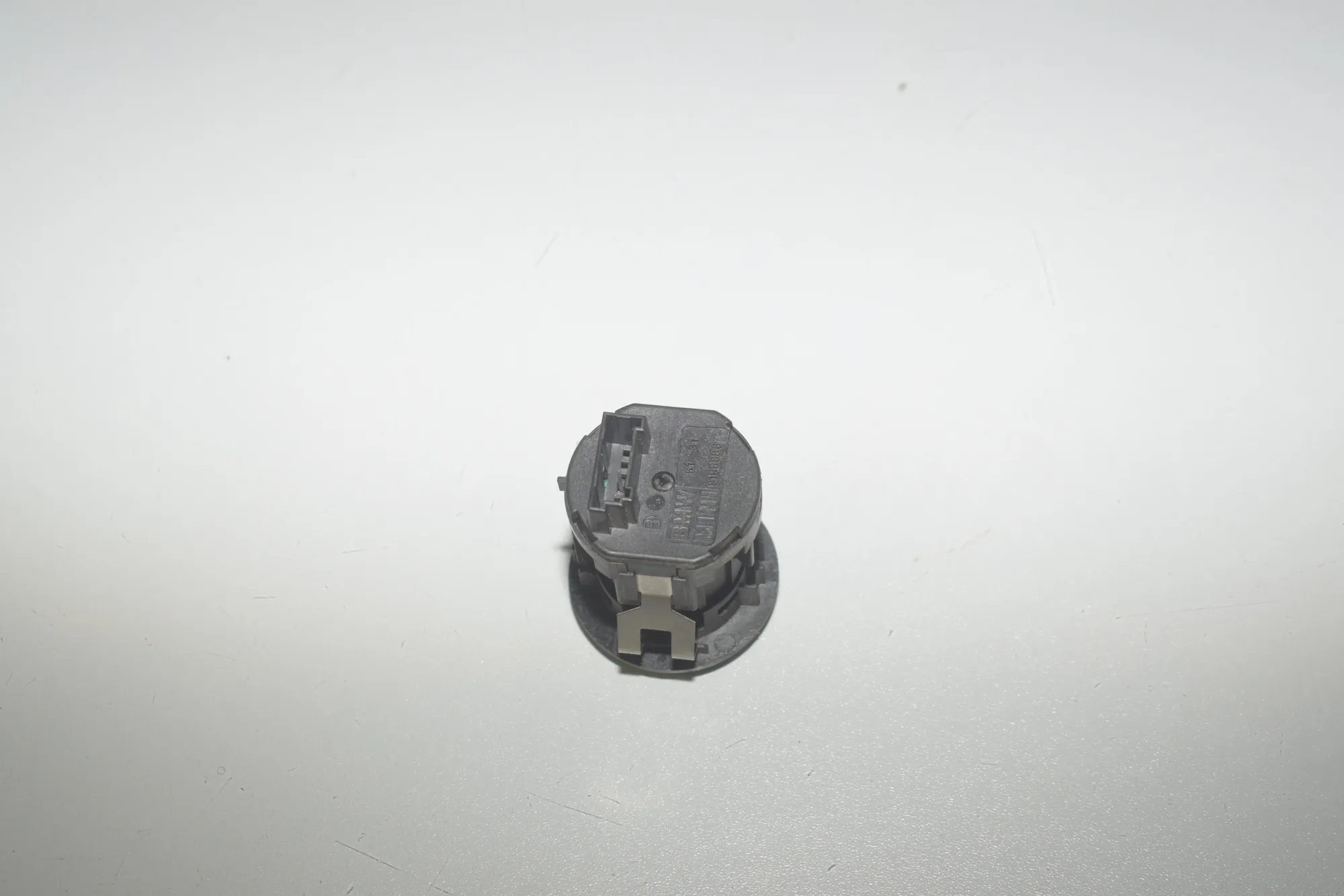 SRS Switch – OEM 9196886 · BMW 5 Touring (F11) 530 d xDrive 2013 – 5
