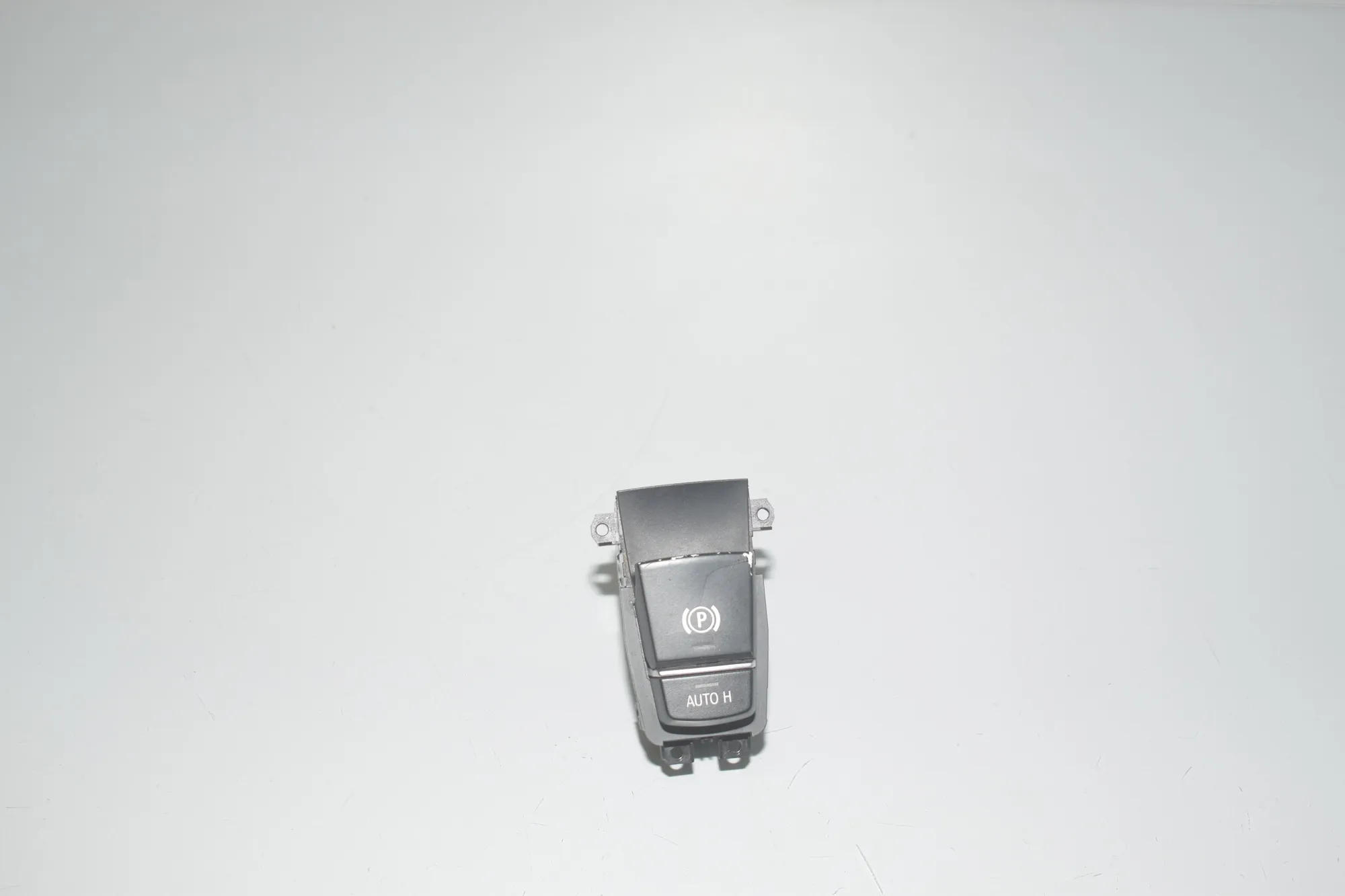 Handbrake Button – OEM 9217594 · BMW 5 Touring (F11) 530 d xDrive 2013