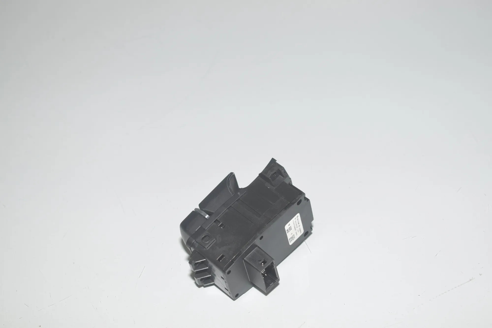 Handbrake Button – OEM 9217594 · BMW 5 Touring (F11) 530 d xDrive 2013 – 6