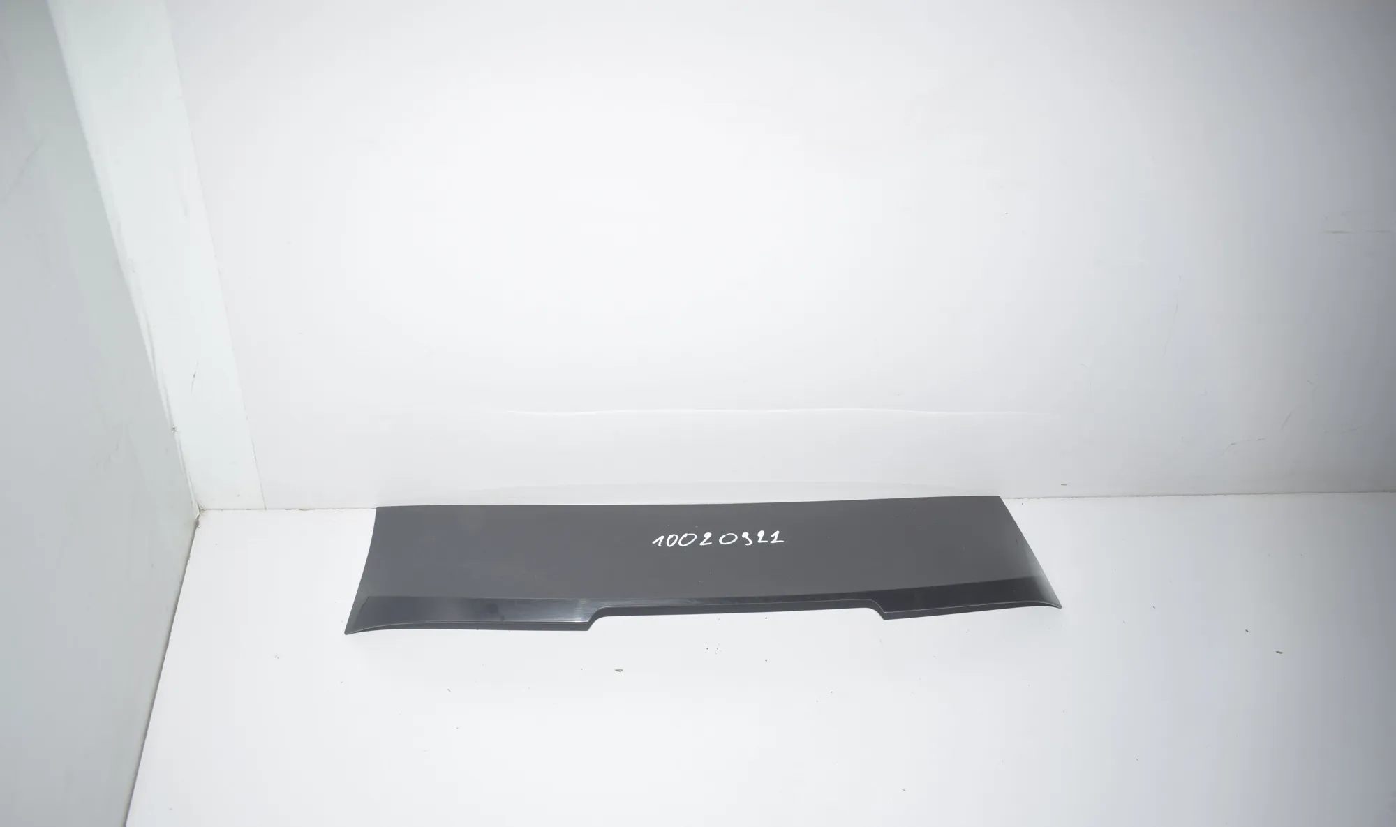 Tailgate Bootlid Spoiler – OEM 7305042 · BMW i3 (I01) Hybrid 2018 – 2