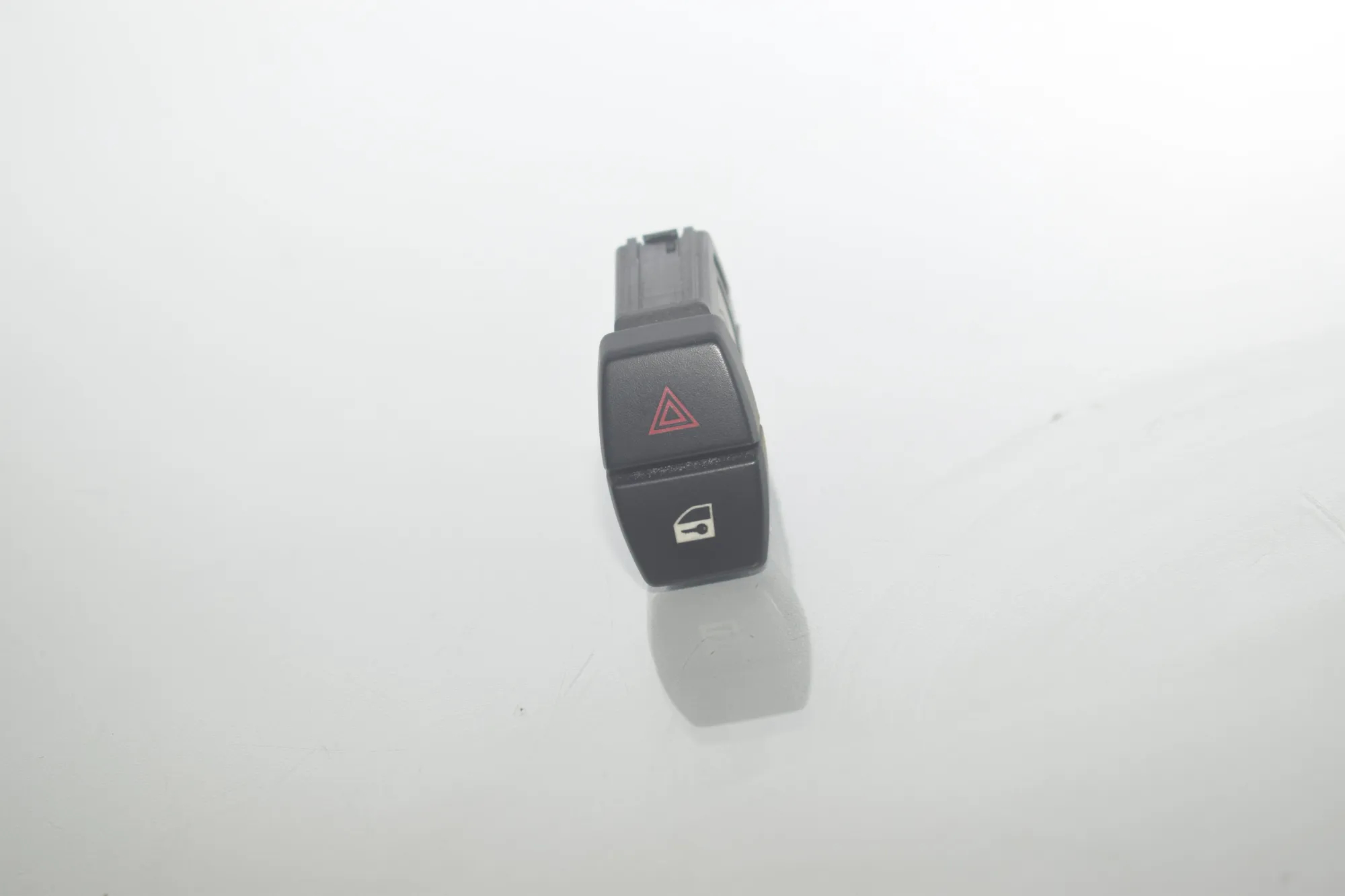 Hazard Button – OEM 9161896 · BMW 5 Touring (F11) 530 d xDrive 2013 – 2