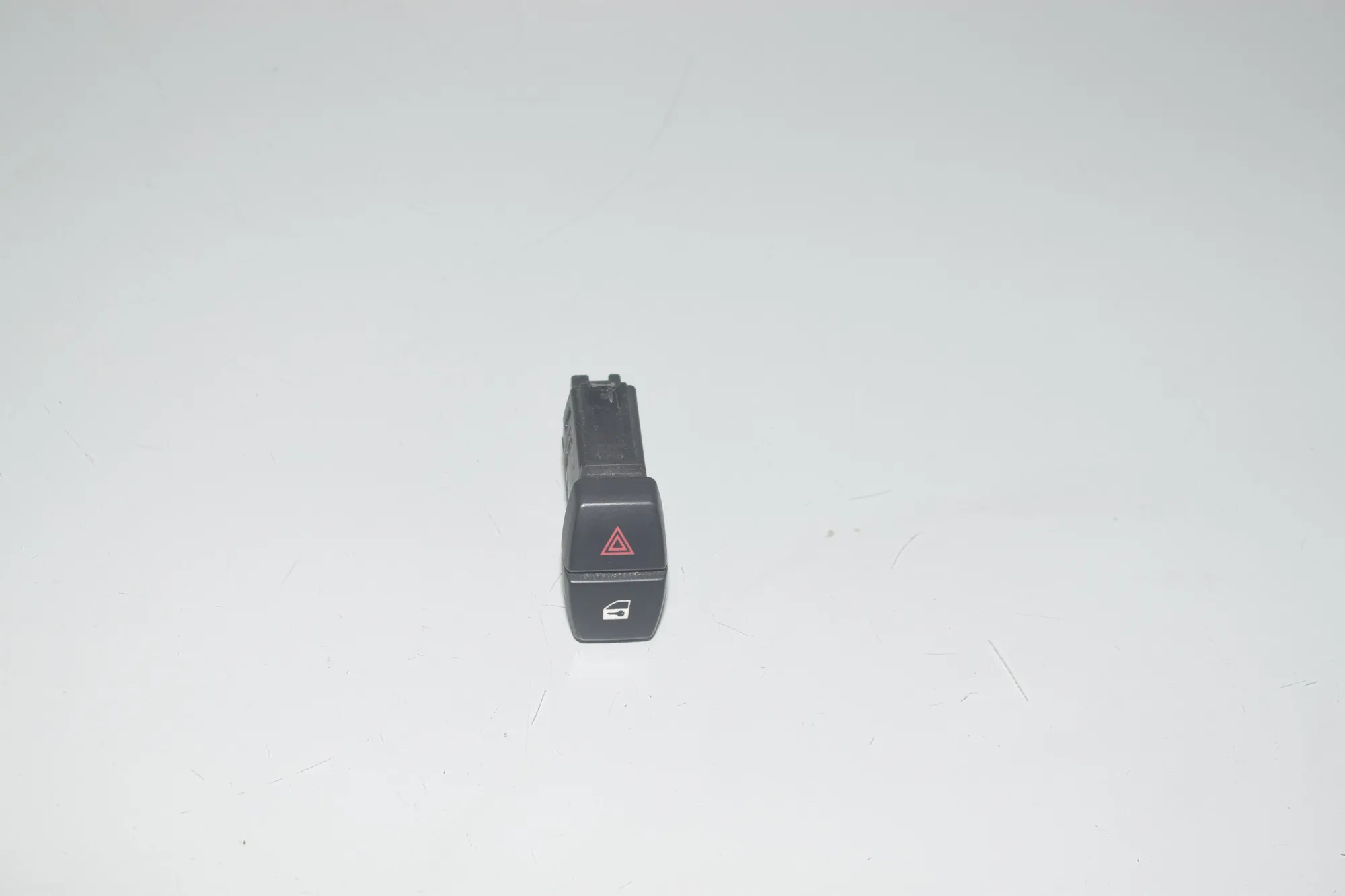 Hazard Button – OEM 9161896 · BMW 5 Touring (F11) 530 d xDrive 2013